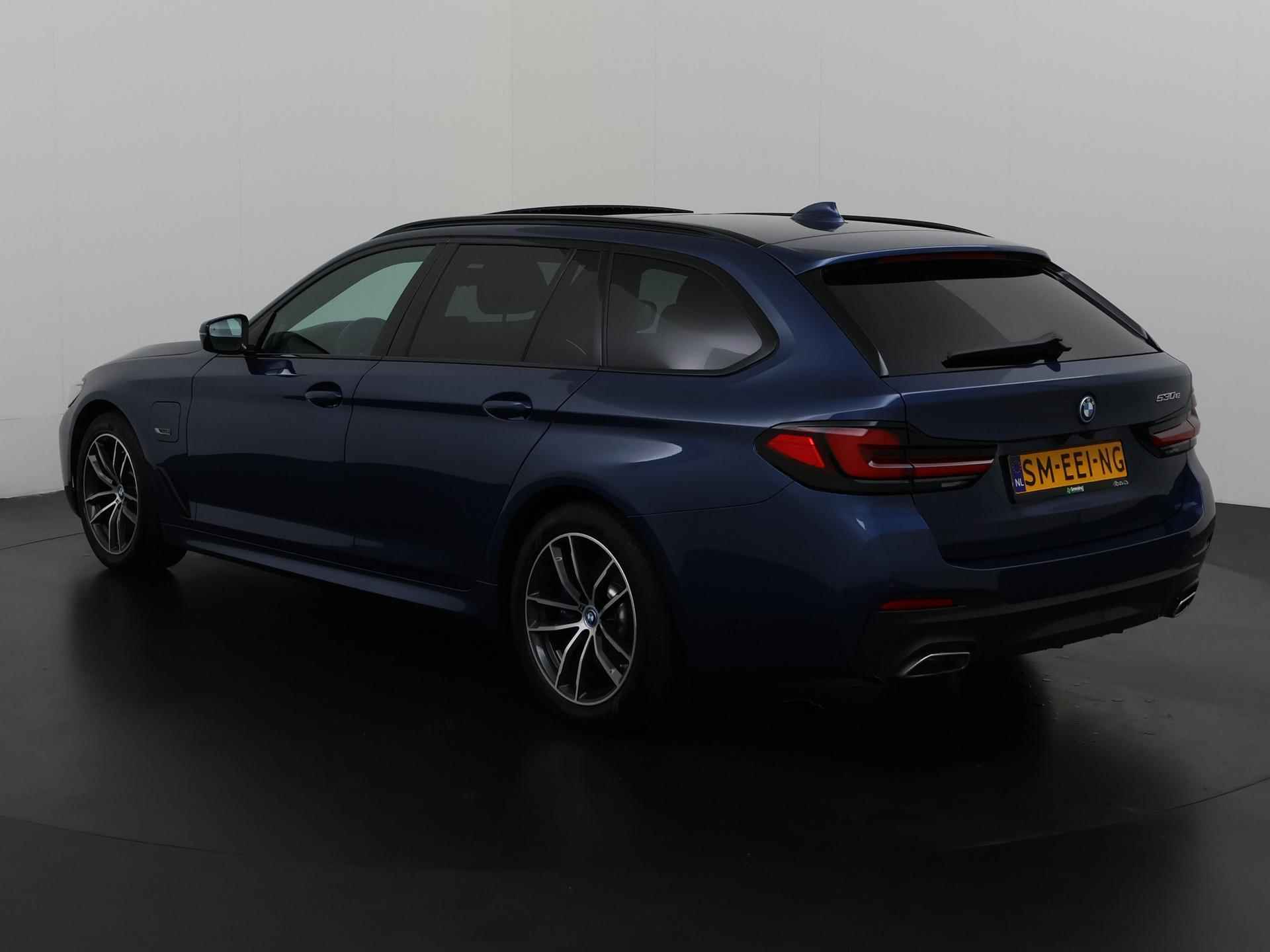 BMW 5-serie Touring 530e M Sport Plug-In | Panoramadak | Head Up | Trekhaak Uitklap | Zondag Open! - 6/40