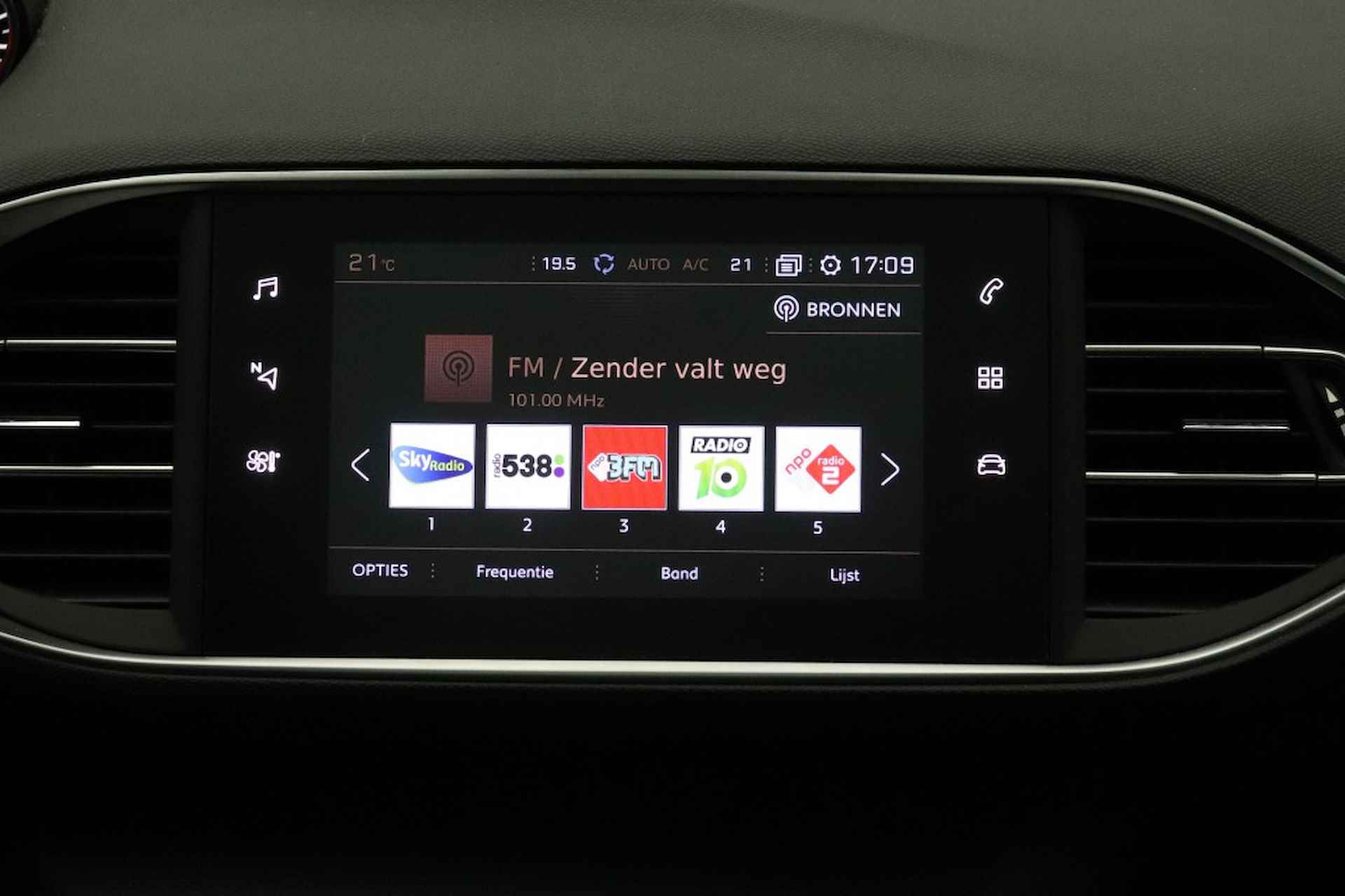 PEUGEOT 308 1.2 PureTech Premium Automaat - Panorama, Trekhaak, Carplay, Cam - 19/30