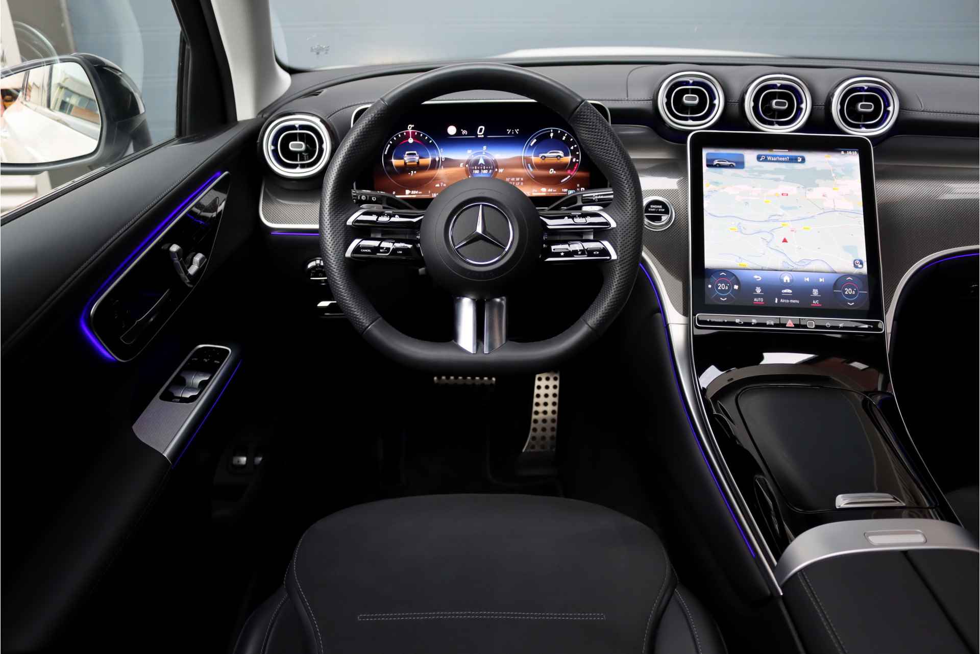 Mercedes-Benz GLC 300e 4-MATIC Premium AMG Line Aut9, Luchtvering, Achterasbesturing, Panoramadak,Trekhaak, Memory, Surround Camera, Stuurwiel Verwarmd, Keyless Go, Digital Light, Etc. - 30/48