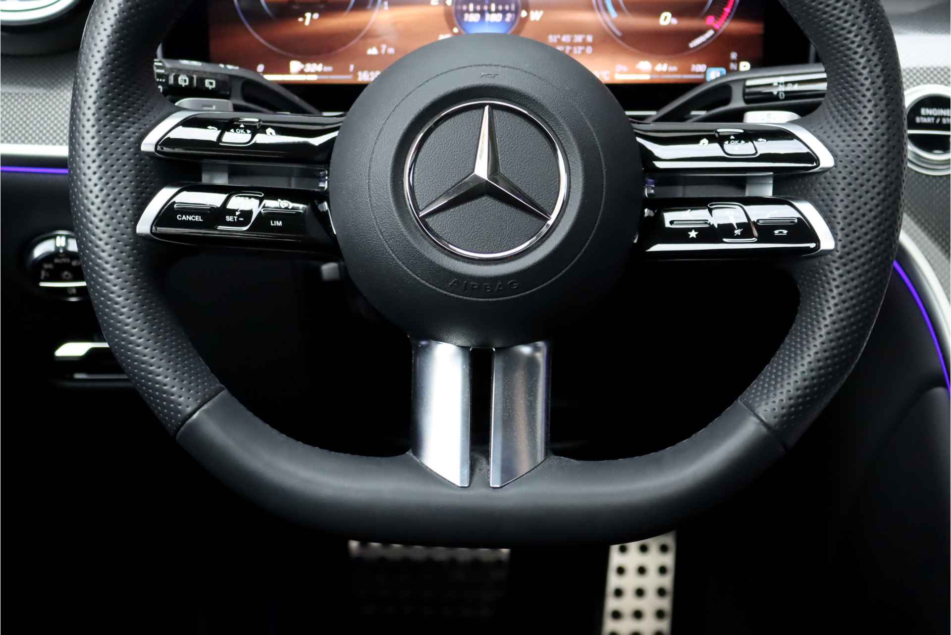 Mercedes-Benz GLC 300e 4-MATIC Premium AMG Line Aut9, Luchtvering, Achterasbesturing, Panoramadak,Trekhaak, Memory, Surround Camera, Stuurwiel Verwarmd, Keyless Go, Digital Light, Etc. - 32/48