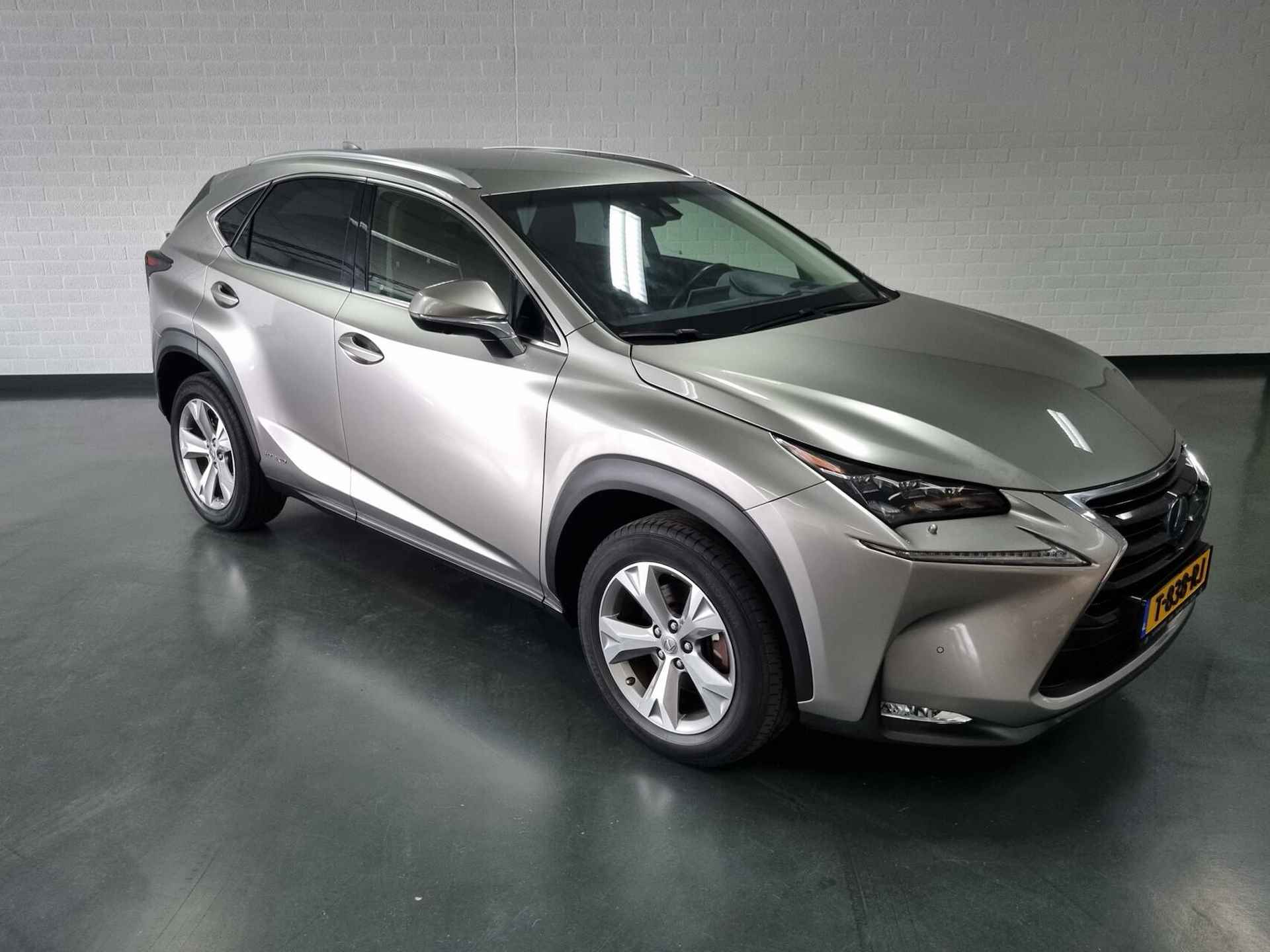 Lexus NX 300h AWD President Line / Mark Levinson / 360 cam / Head up Display - 3/84