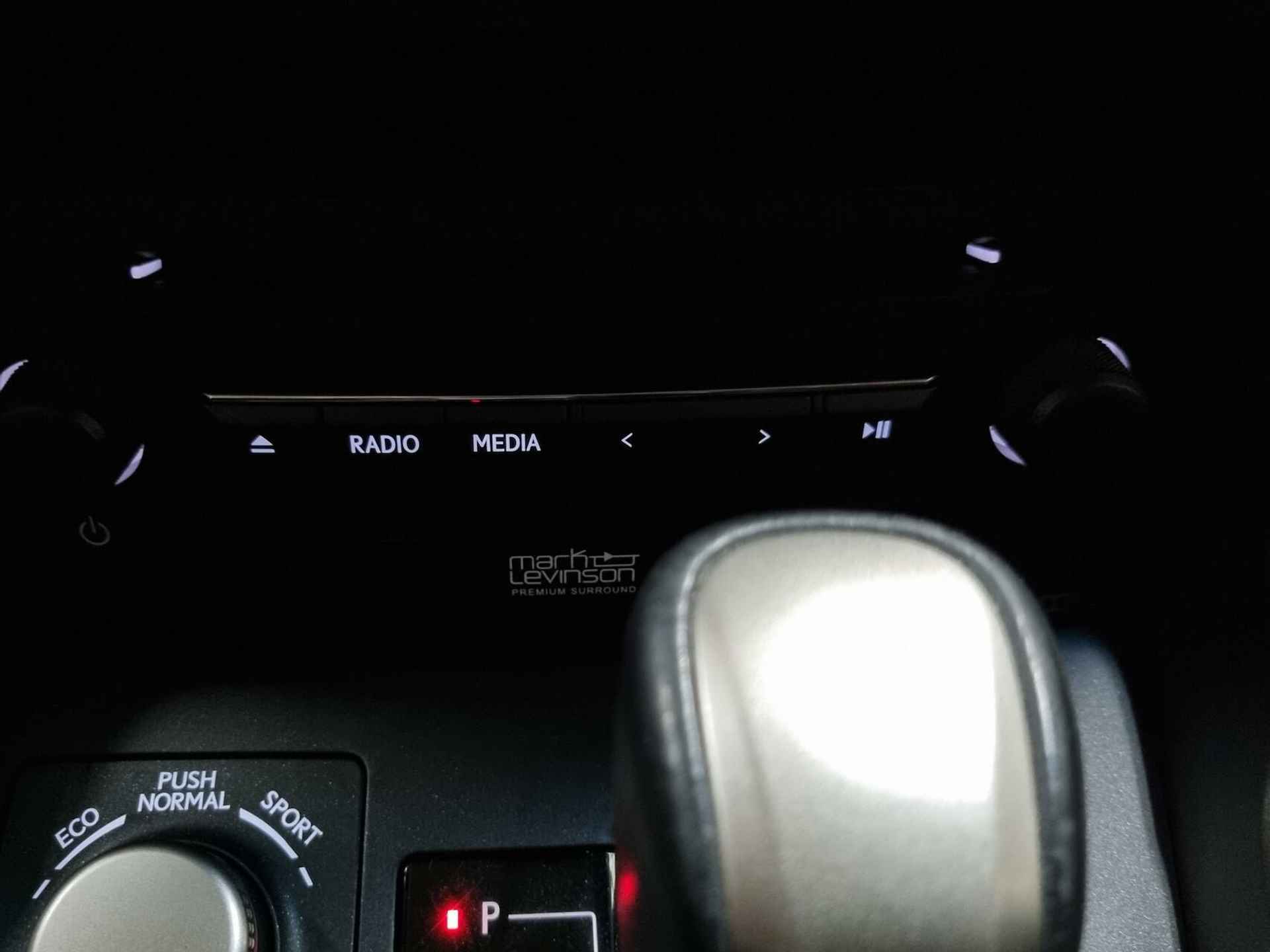 Lexus NX 300h AWD President Line / Mark Levinson / 360 cam / Head up Display - 57/84