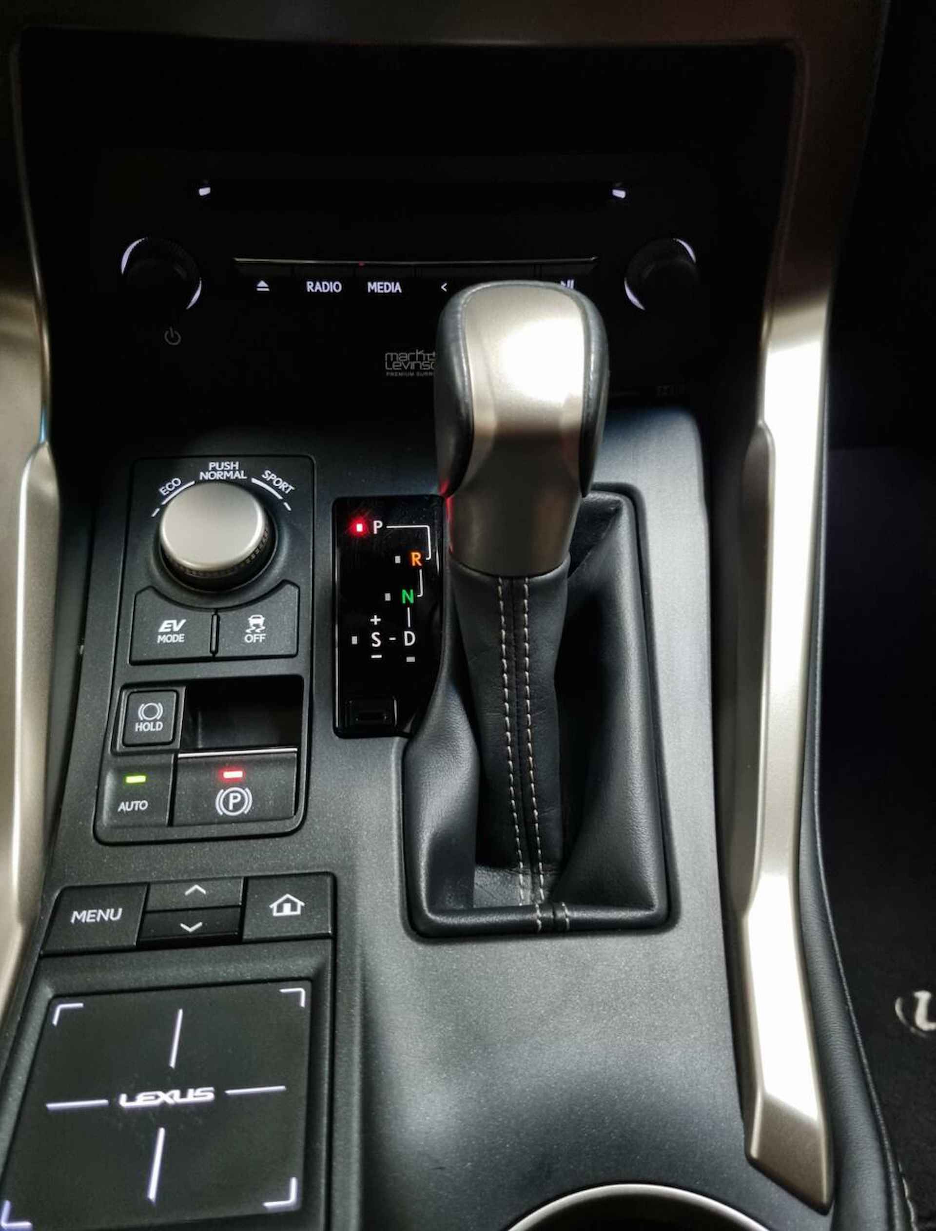 Lexus NX 300h AWD President Line / Mark Levinson / 360 cam / Head up Display - 58/84