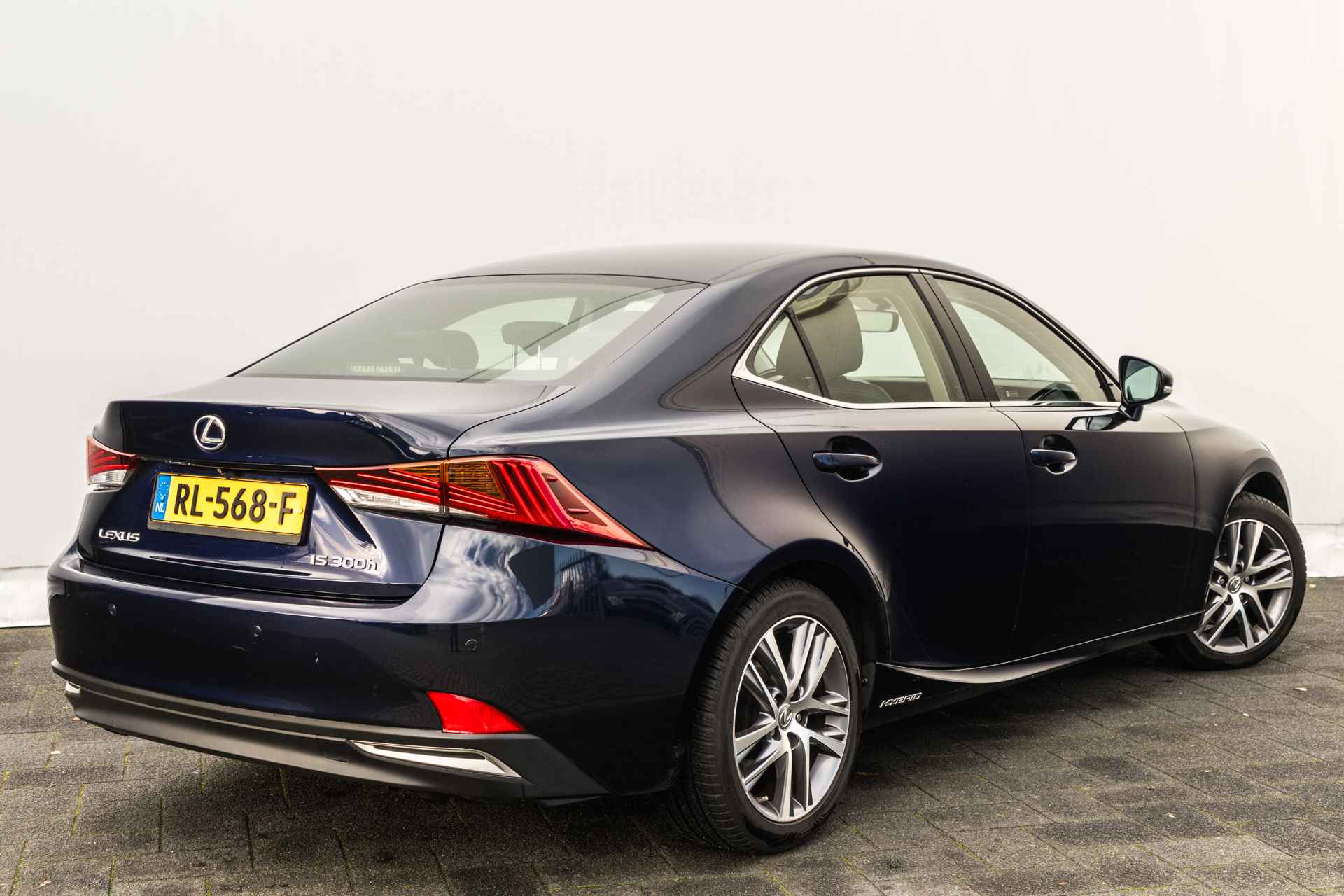 Lexus IS 300h Hybrid Business Line | Xenon | 17 inch | Sportstoelen | PDC | Camera - 3/6