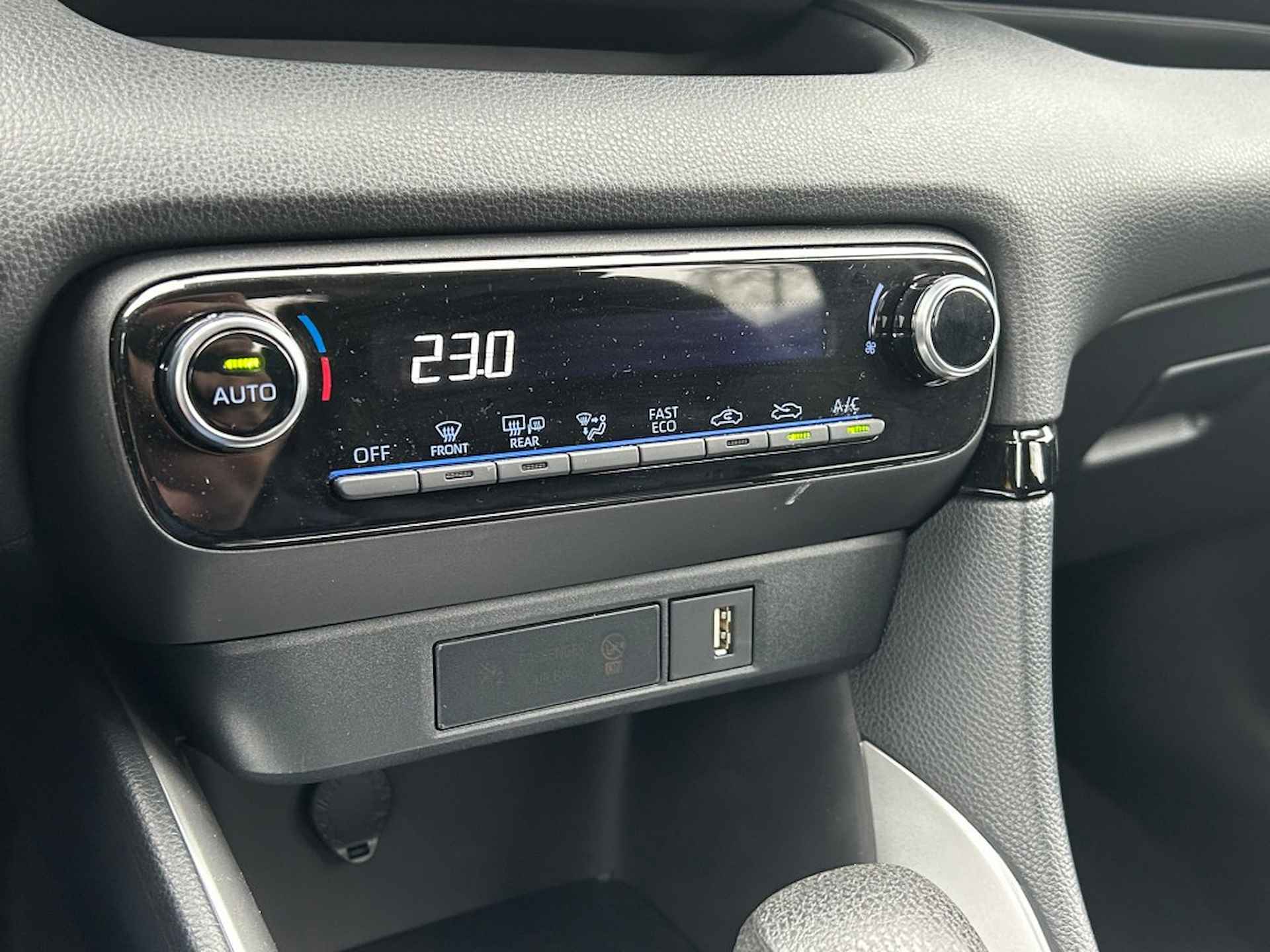 TOYOTA Yaris 1.5 Hybrid Dynamic - NIEUW - Carplay - LED - Camera - Navigatie - 13/19