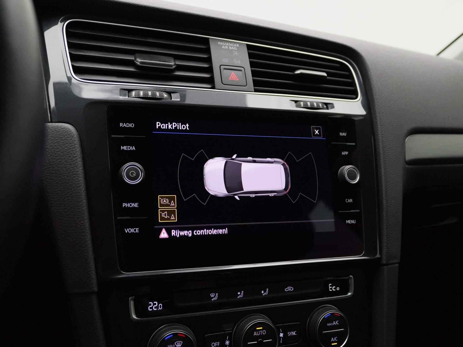 Volkswagen e-Golf E-DITION | APPLE CARPLAY - ANDROID AUTO | LED VERLICHTING | CLIMATE CONTROL | PARKEERSENSOREN VOOR + ACHTER | - 17/27