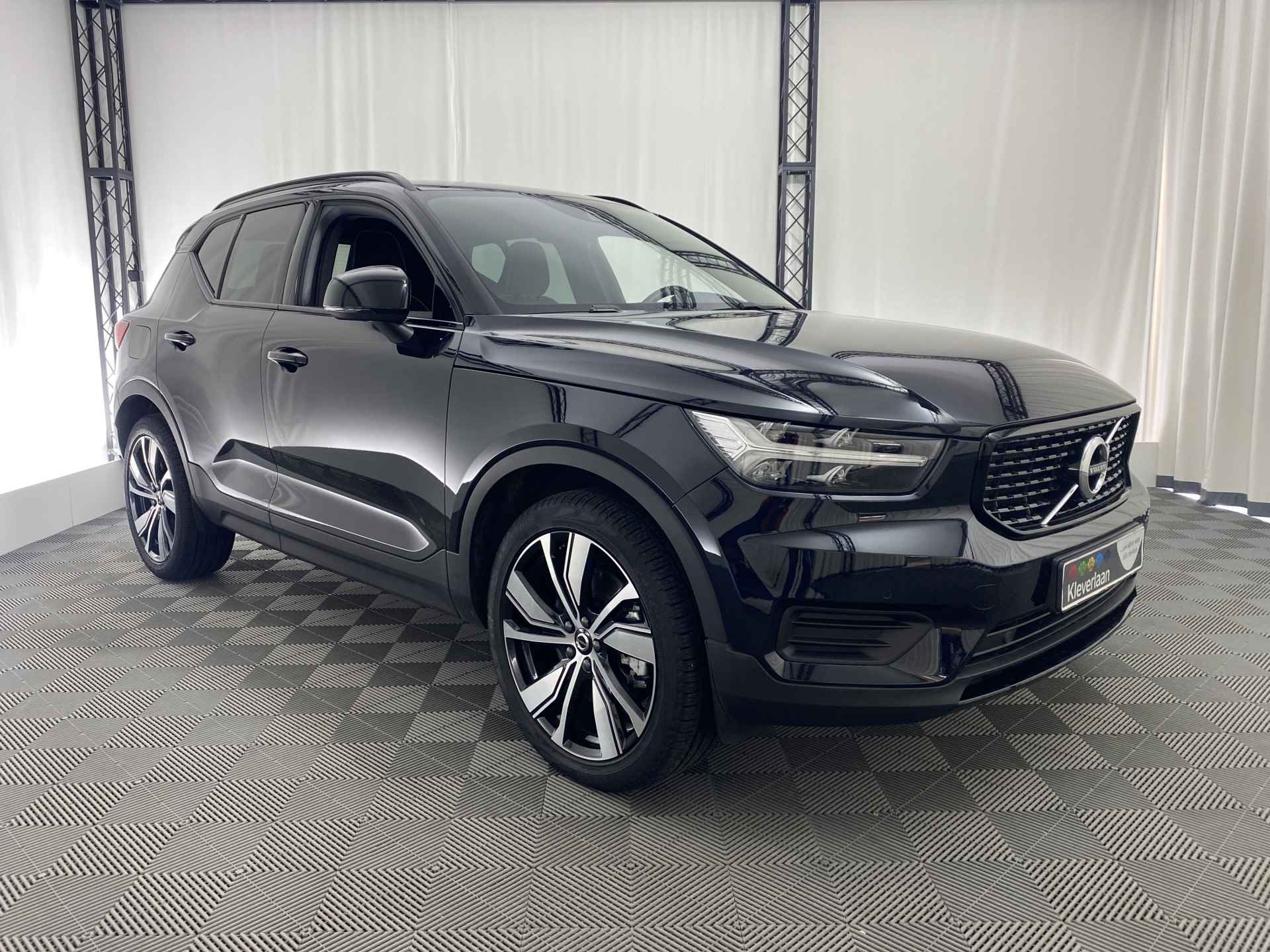 Volvo XC40 1.5 T5 Recharge R-Design 262 pk Automaat | Leder | Stoel/stuurverw. | Apple CarPlay | Camera | 20 inch | - 4/33