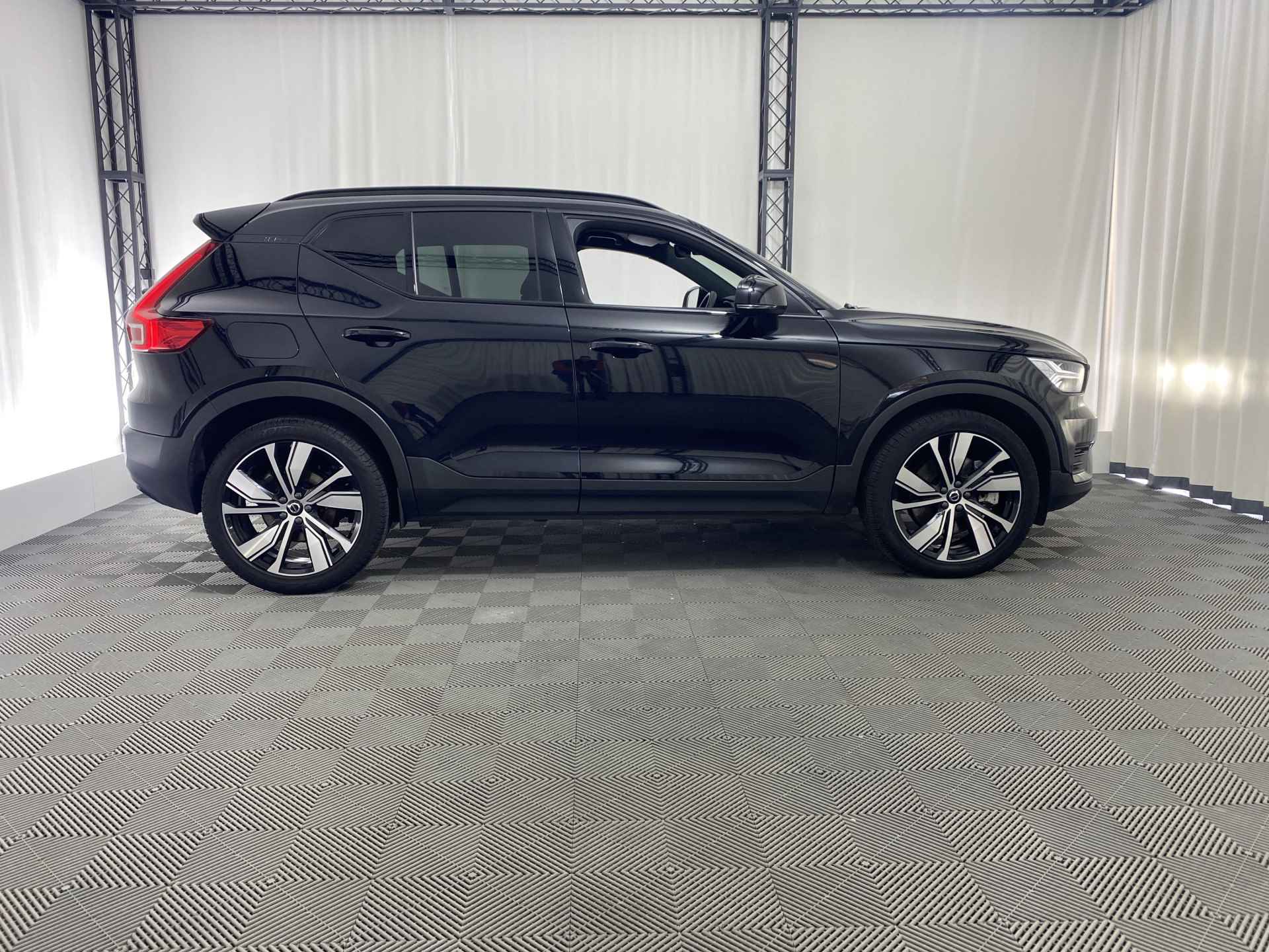 Volvo XC40 1.5 T5 Recharge R-Design 262 pk Automaat | Leder | Stoel/stuurverw. | Apple CarPlay | Camera | 20 inch | - 5/33