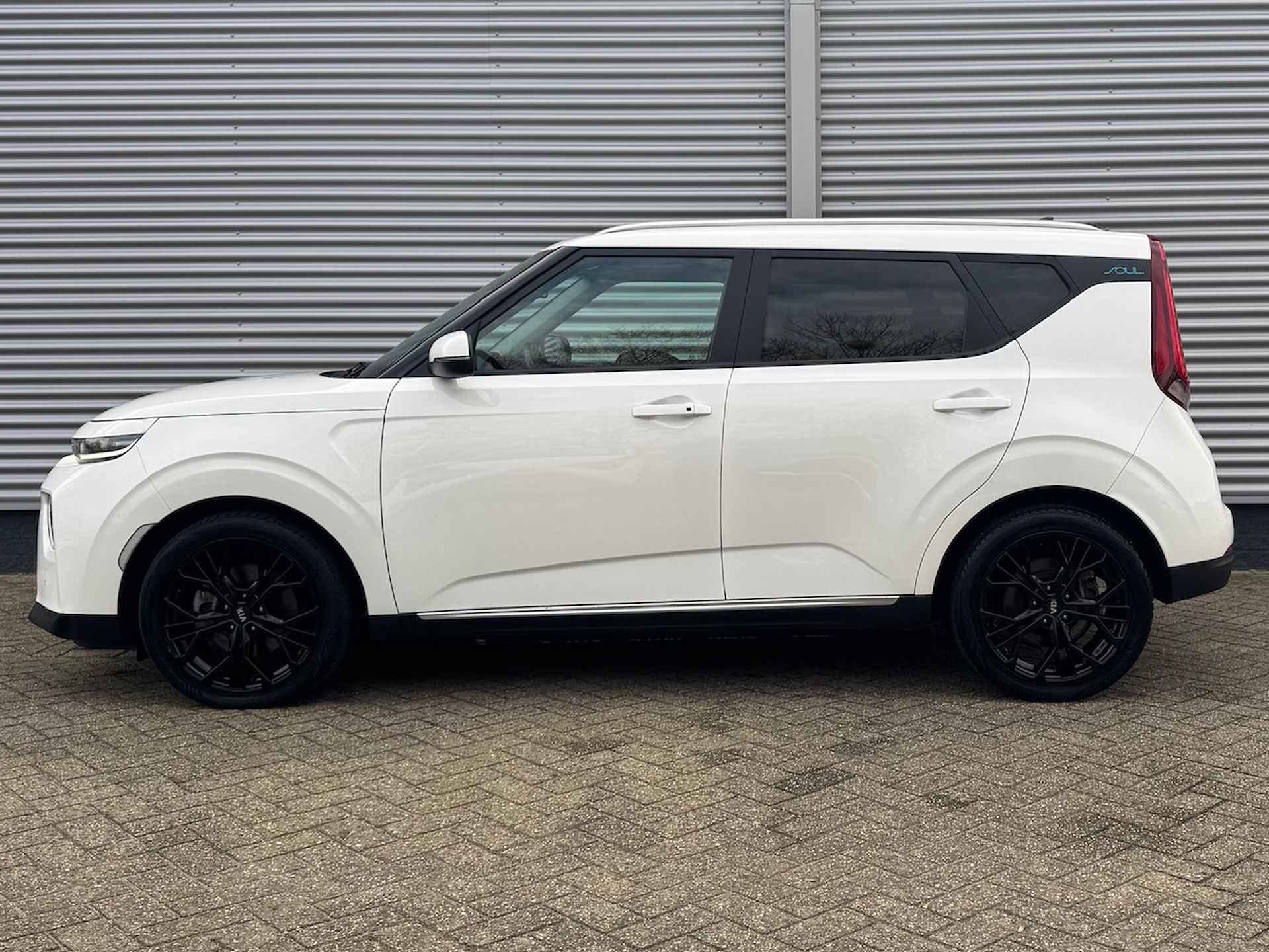 KIA e-Soul 39,2kWh 136pk Aut DynamicPlusLine | Stoel/Stuurwielverwarming | 18 Inch | Navigatie | Climate Control | - 2/42