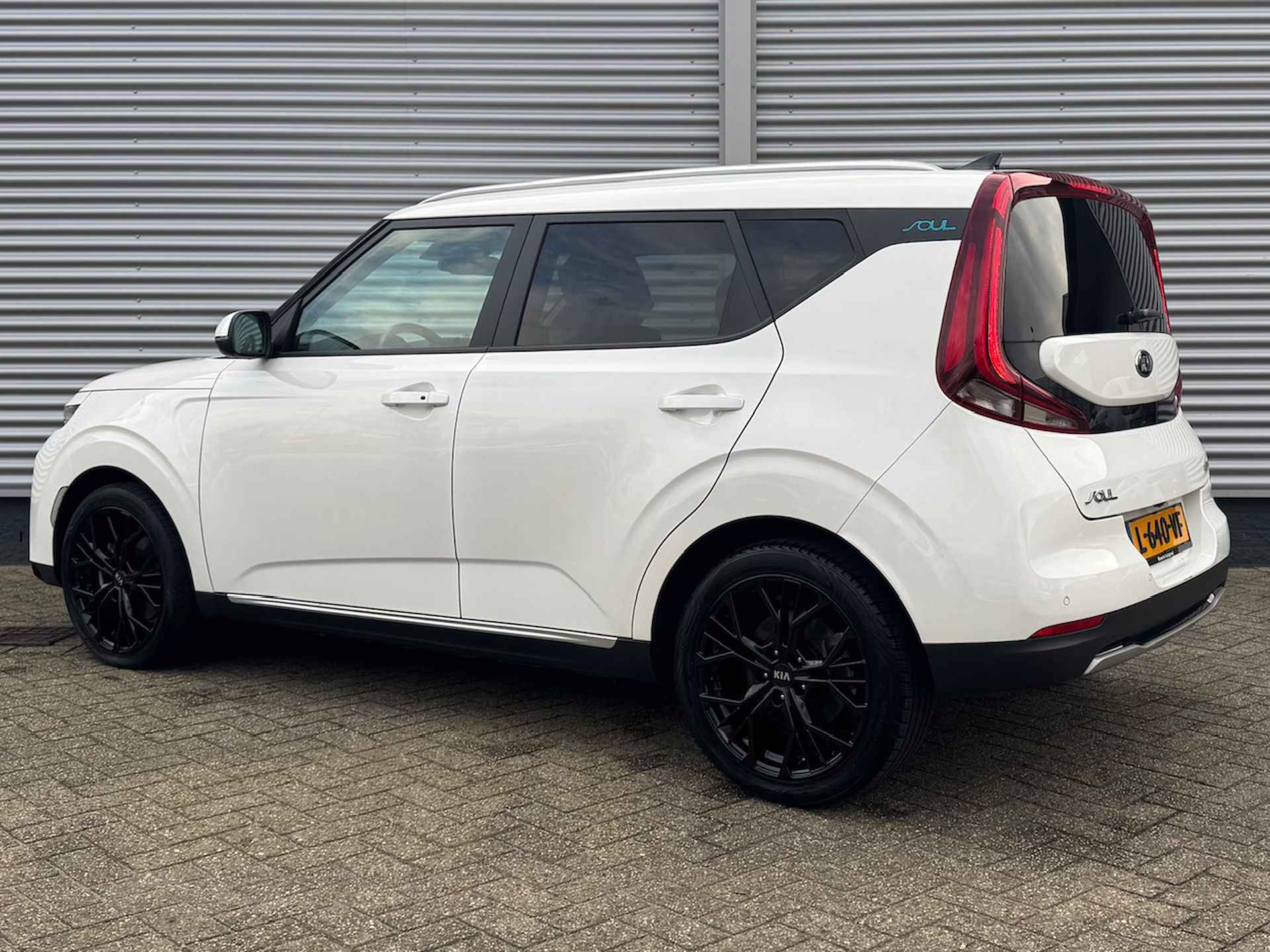 KIA e-Soul 39,2kWh 136pk Aut DynamicPlusLine | Stoel/Stuurwielverwarming | 18 Inch | Navigatie | Climate Control | - 3/42