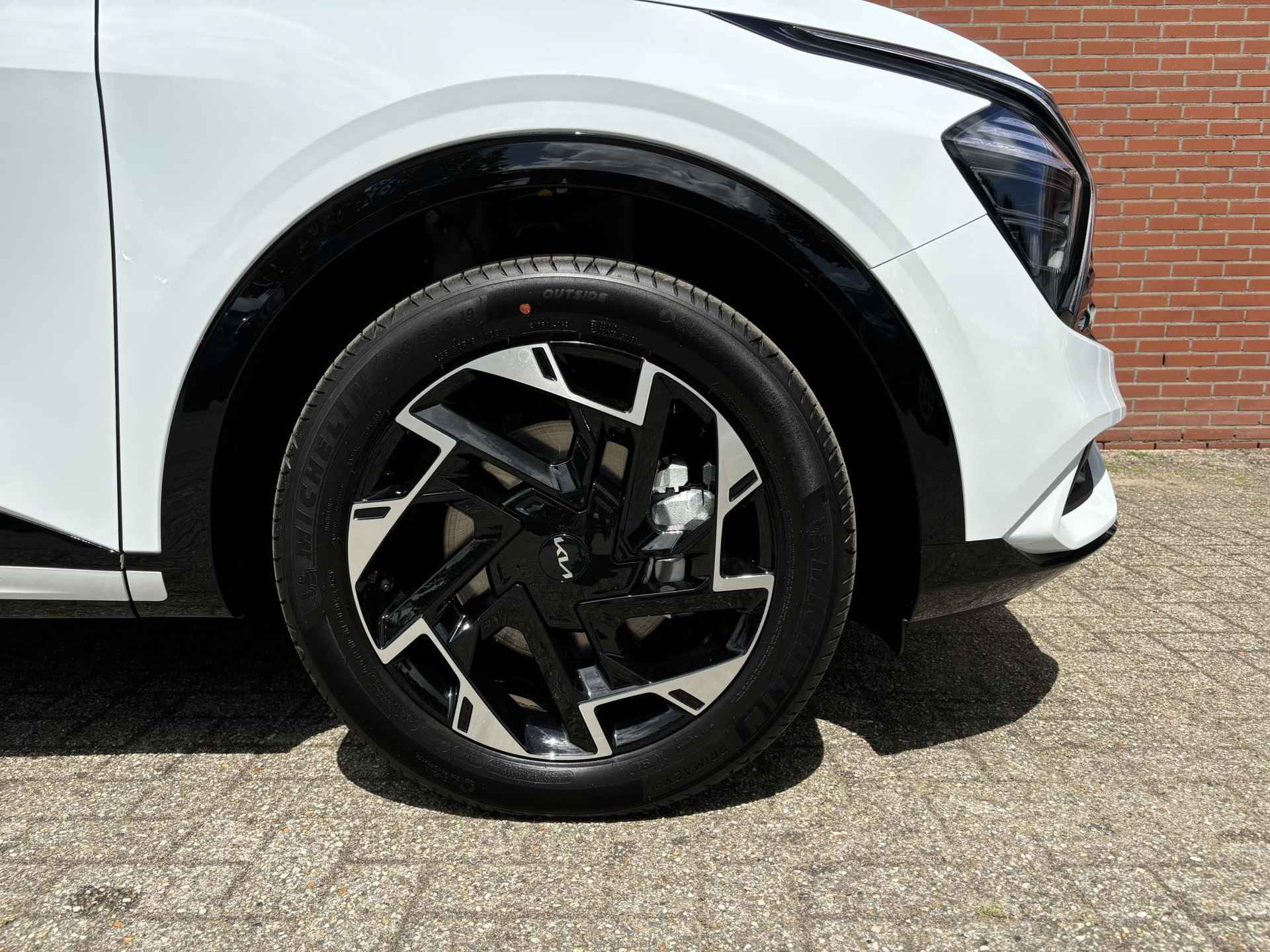 Kia Sportage 1.6 T-GDi Plug-in Hybrid AWD GT-Line | Suede/lederlook bekleding | 19-inch lichtmetalen velgen | Achteruitrijcamera - 16/34