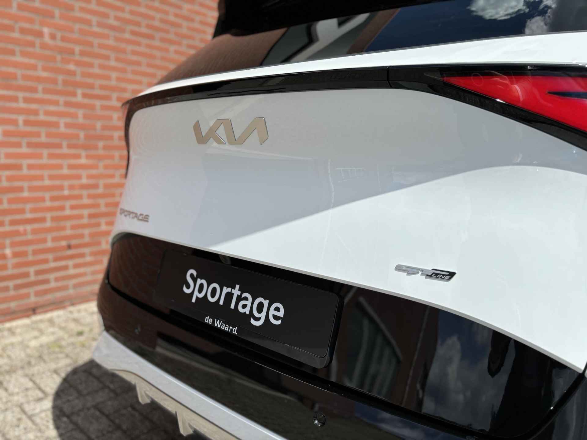 Kia Sportage 1.6 T-GDi Plug-in Hybrid AWD GT-Line | Suede/lederlook bekleding | 19-inch lichtmetalen velgen | Achteruitrijcamera - 28/34