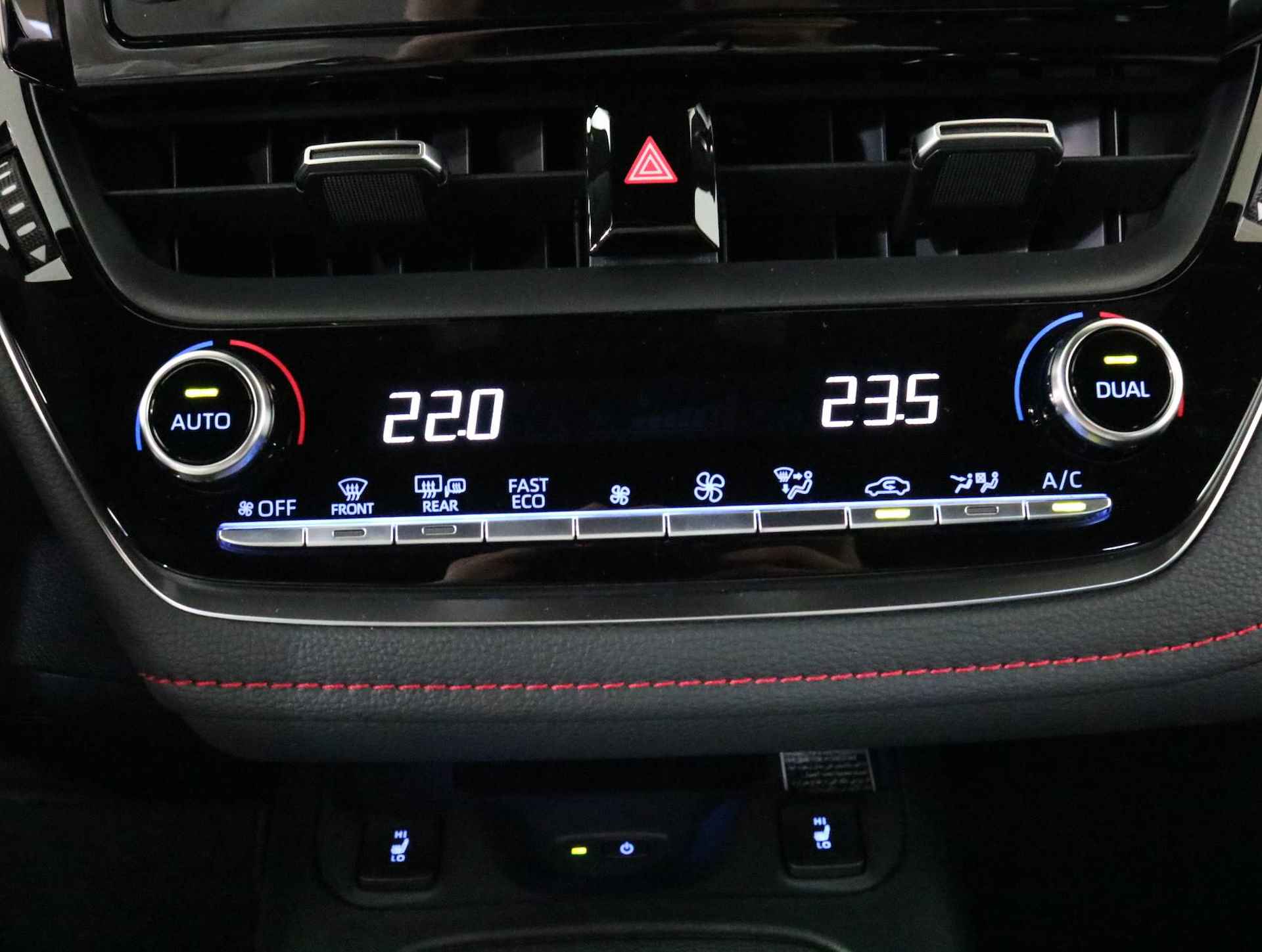 Toyota Corolla Touring Sports 1.8 Hybrid Executive, Bi-Tone, Head Up Display | Blind Spot | Sportstoelen | Apple Carplay & Android Auto - 20/47