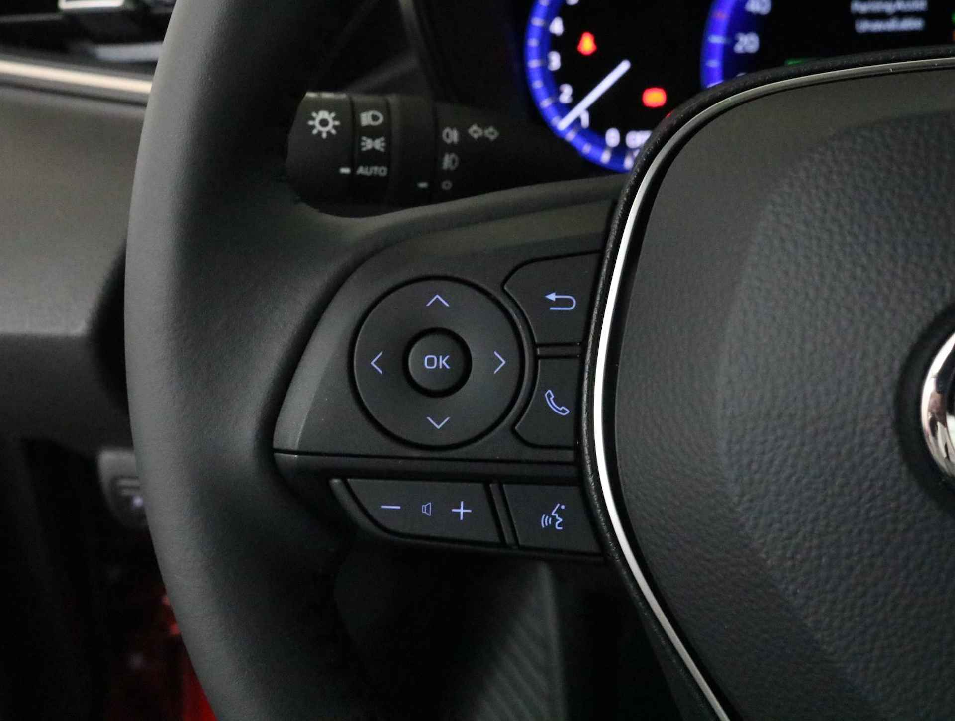 Toyota Corolla Touring Sports 1.8 Hybrid Executive, Bi-Tone, Head Up Display | Blind Spot | Sportstoelen | Apple Carplay & Android Auto - 23/47