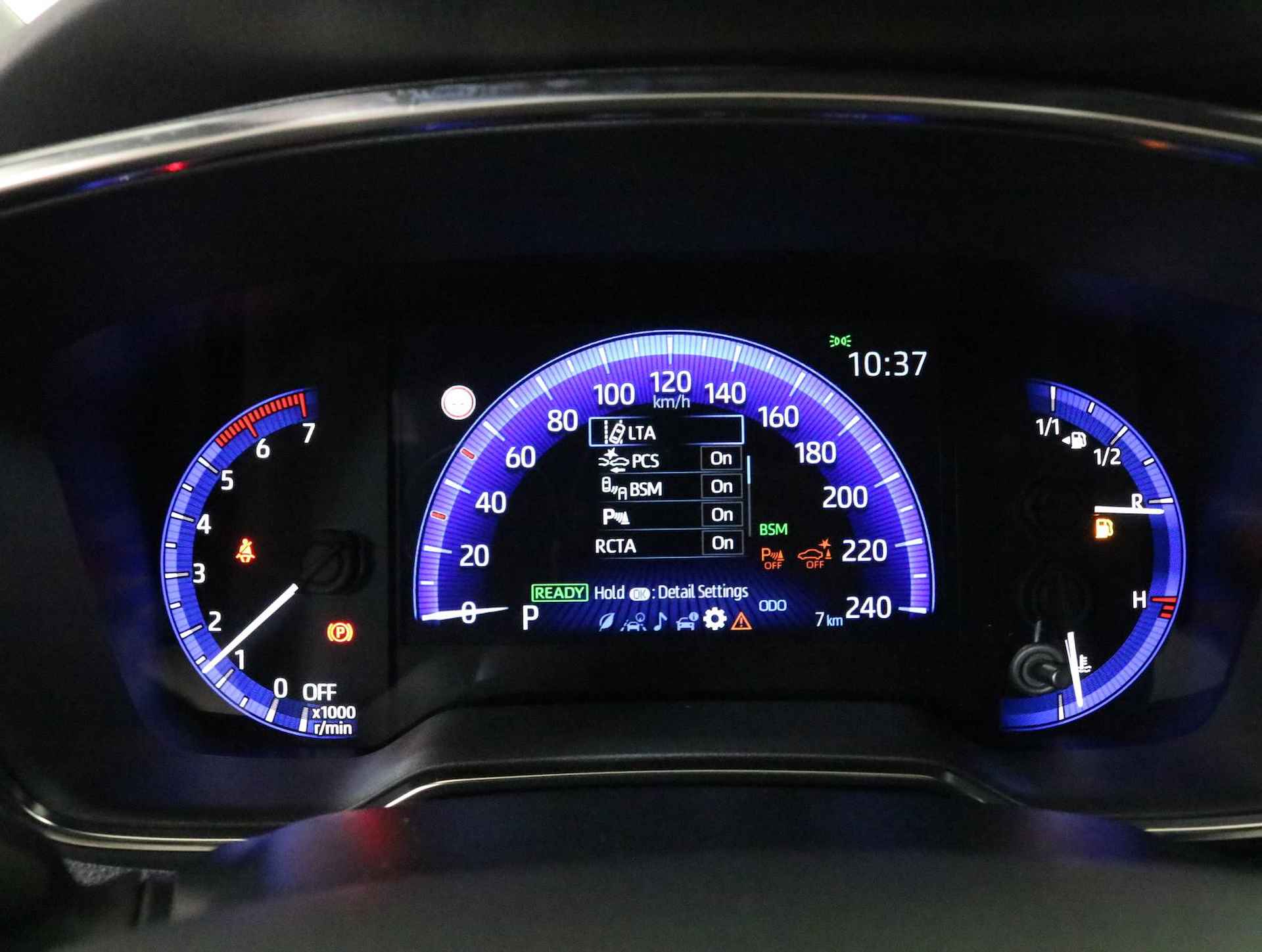 Toyota Corolla Touring Sports 1.8 Hybrid Executive, Bi-Tone, Head Up Display | Blind Spot | Sportstoelen | Apple Carplay & Android Auto - 24/47