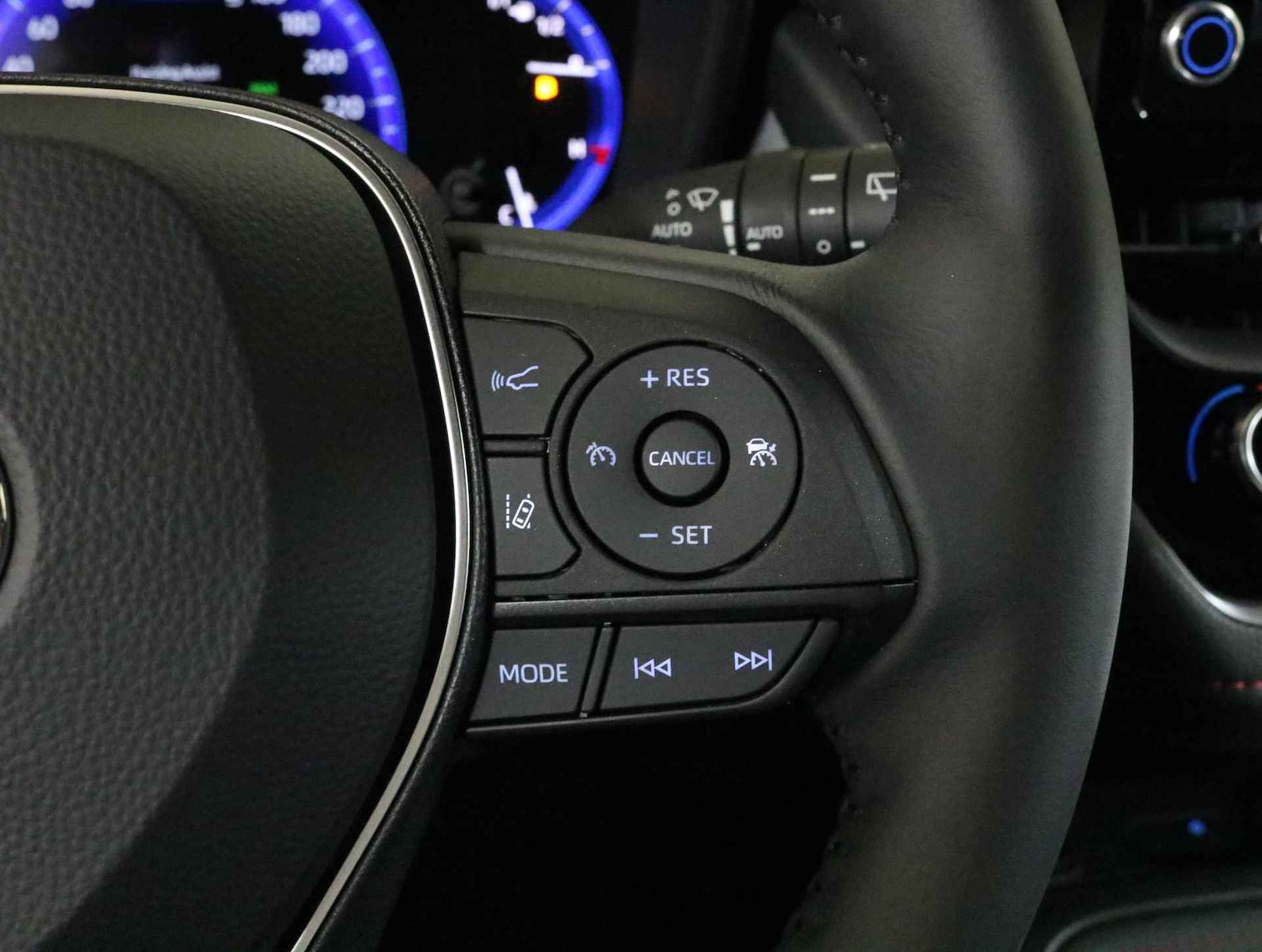Toyota Corolla Touring Sports 1.8 Hybrid Executive, Bi-Tone, Head Up Display | Blind Spot | Sportstoelen | Apple Carplay & Android Auto - 25/47