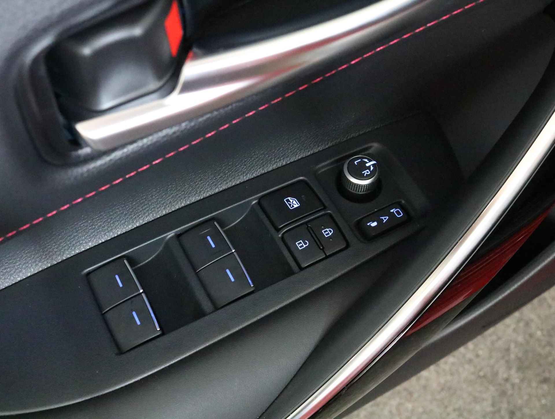Toyota Corolla Touring Sports 1.8 Hybrid Executive, Bi-Tone, Head Up Display | Blind Spot | Sportstoelen | Apple Carplay & Android Auto - 28/47