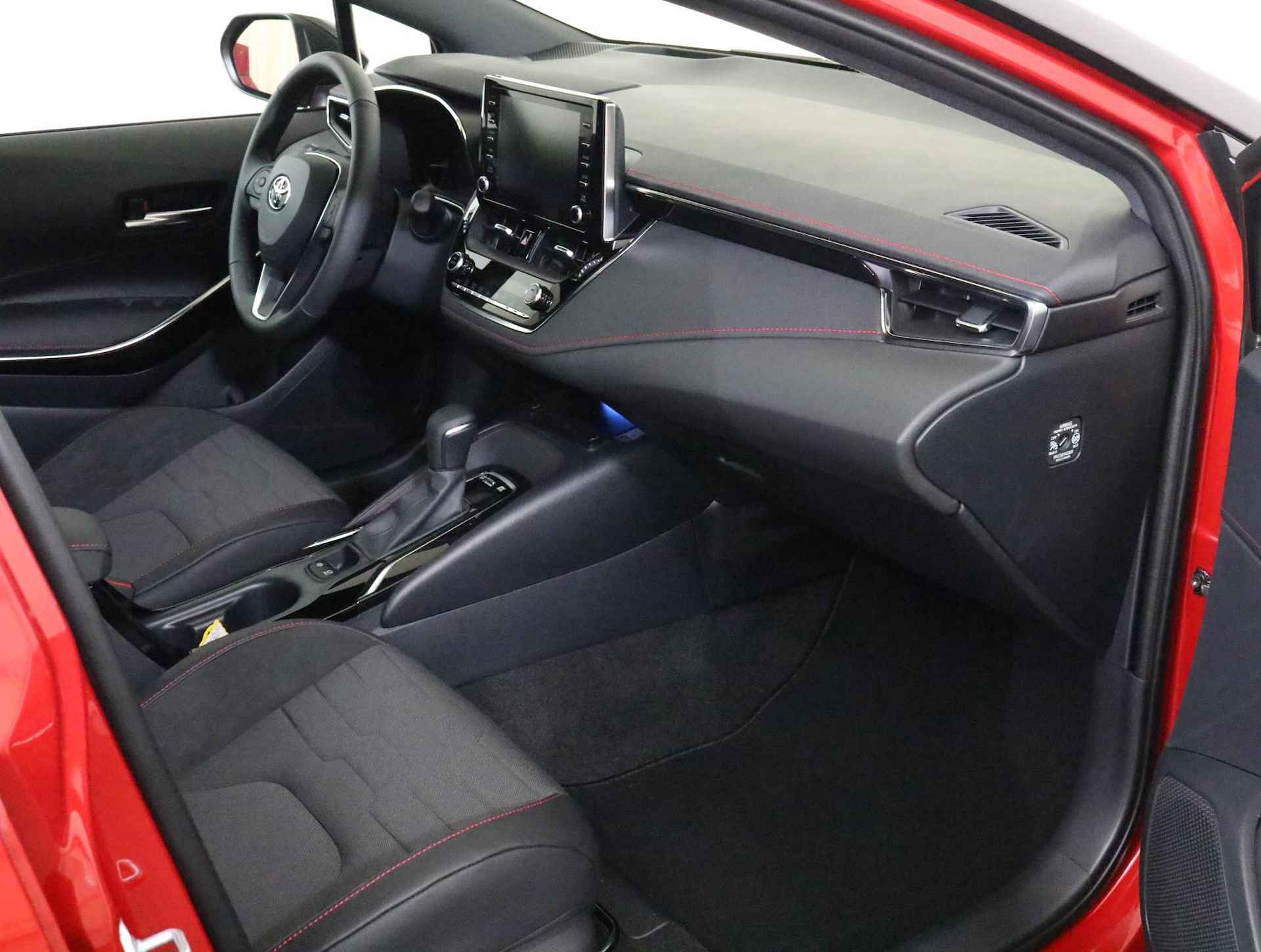 Toyota Corolla Touring Sports 1.8 Hybrid Executive, Bi-Tone, Head Up Display | Blind Spot | Sportstoelen | Apple Carplay & Android Auto - 30/47