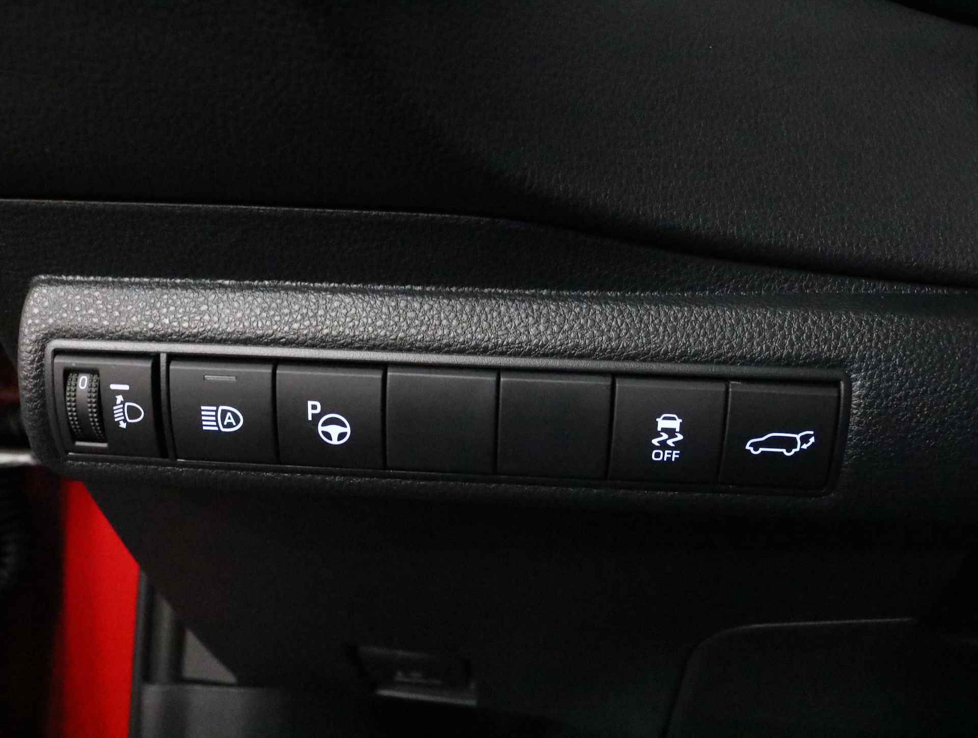Toyota Corolla Touring Sports 1.8 Hybrid Executive, Bi-Tone, Head Up Display | Blind Spot | Sportstoelen | Apple Carplay & Android Auto - 40/47