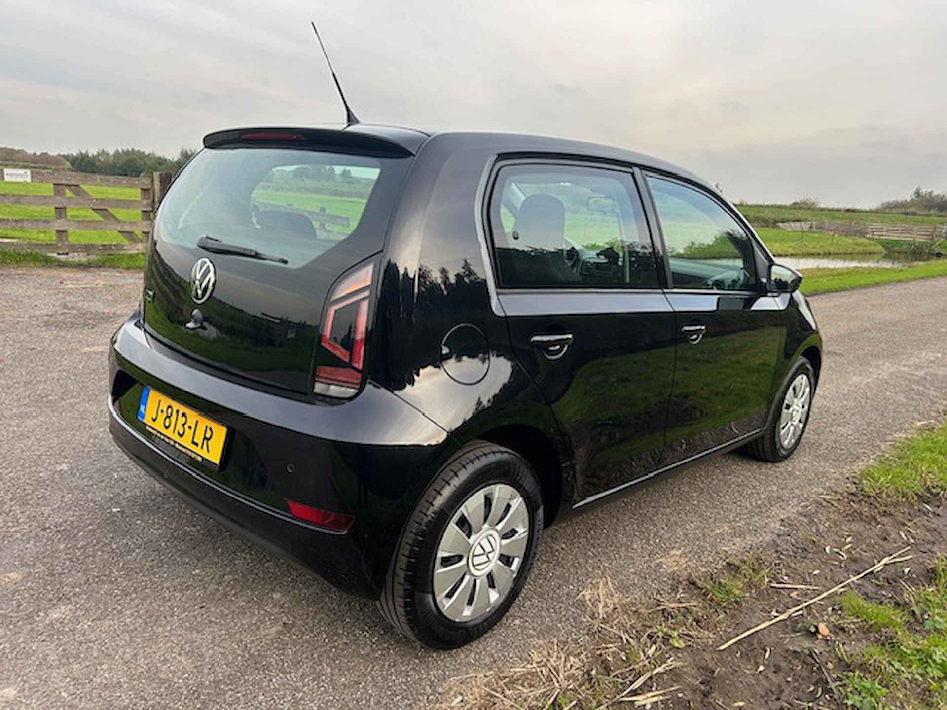 Volkswagen Up! 1.0 60PK 4D BMT Move up! Bluetooth | Cruise control | Camera | Parkeersensoren |  Climate control | NAP | Rijklaar prijs! - 8/22