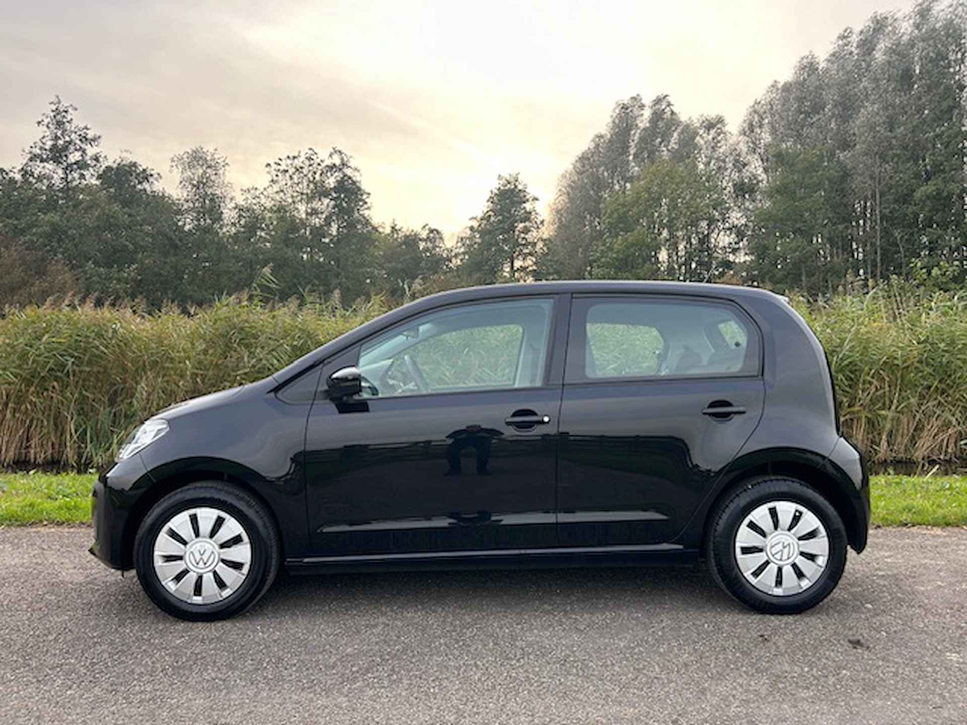 Volkswagen Up! 1.0 60PK 4D BMT Move up! Bluetooth | Cruise control | Camera | Parkeersensoren |  Climate control | NAP | Rijklaar prijs! - 4/22