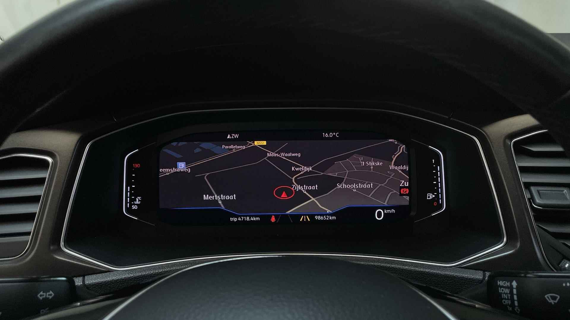 Volkswagen T-Roc 1.0 TSI Style Virtual Cockpit Navigatie Parkeersensoren - 6/24