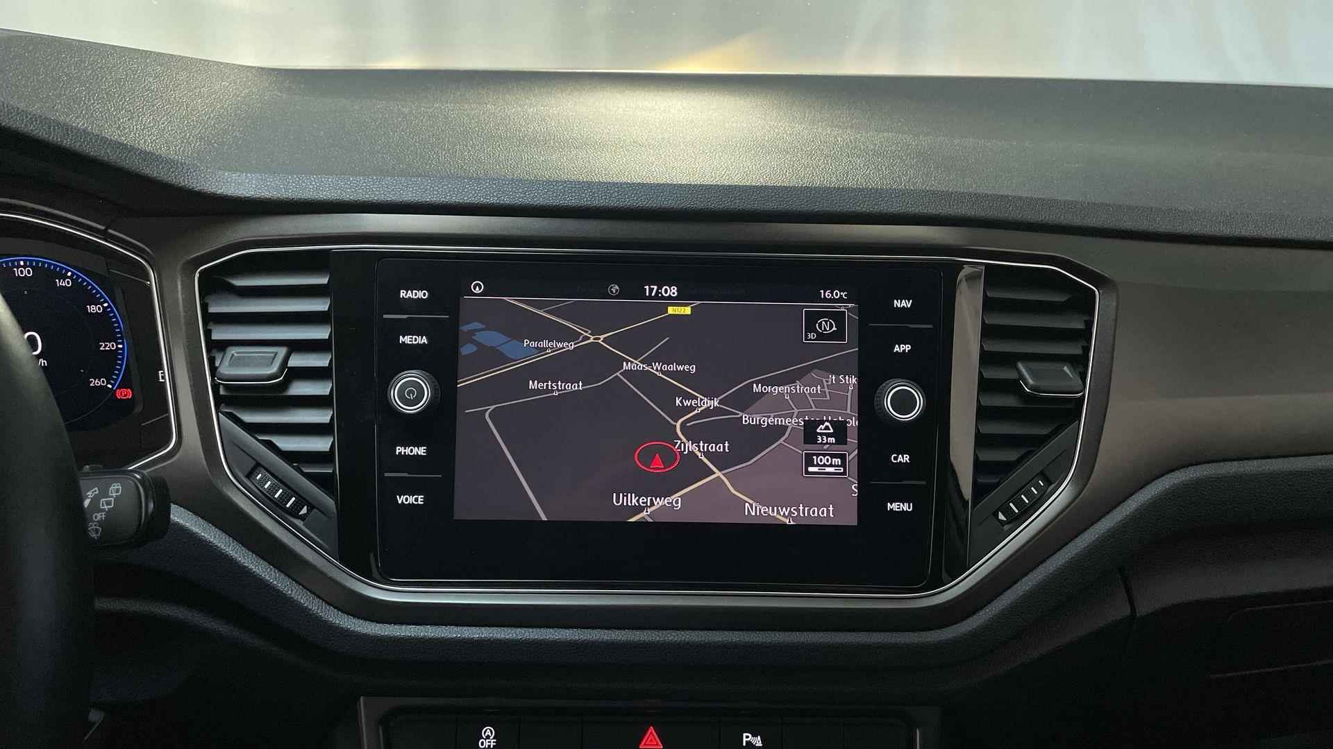 Volkswagen T-Roc 1.0 TSI Style Virtual Cockpit Navigatie Parkeersensoren - 10/24