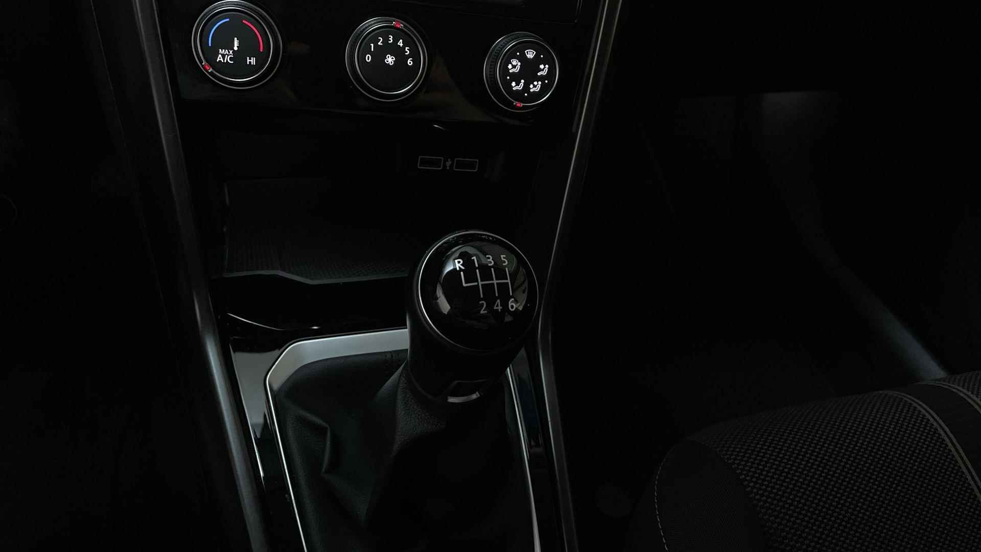 Volkswagen T-Roc 1.0 TSI Style Virtual Cockpit Navigatie Parkeersensoren - 18/24