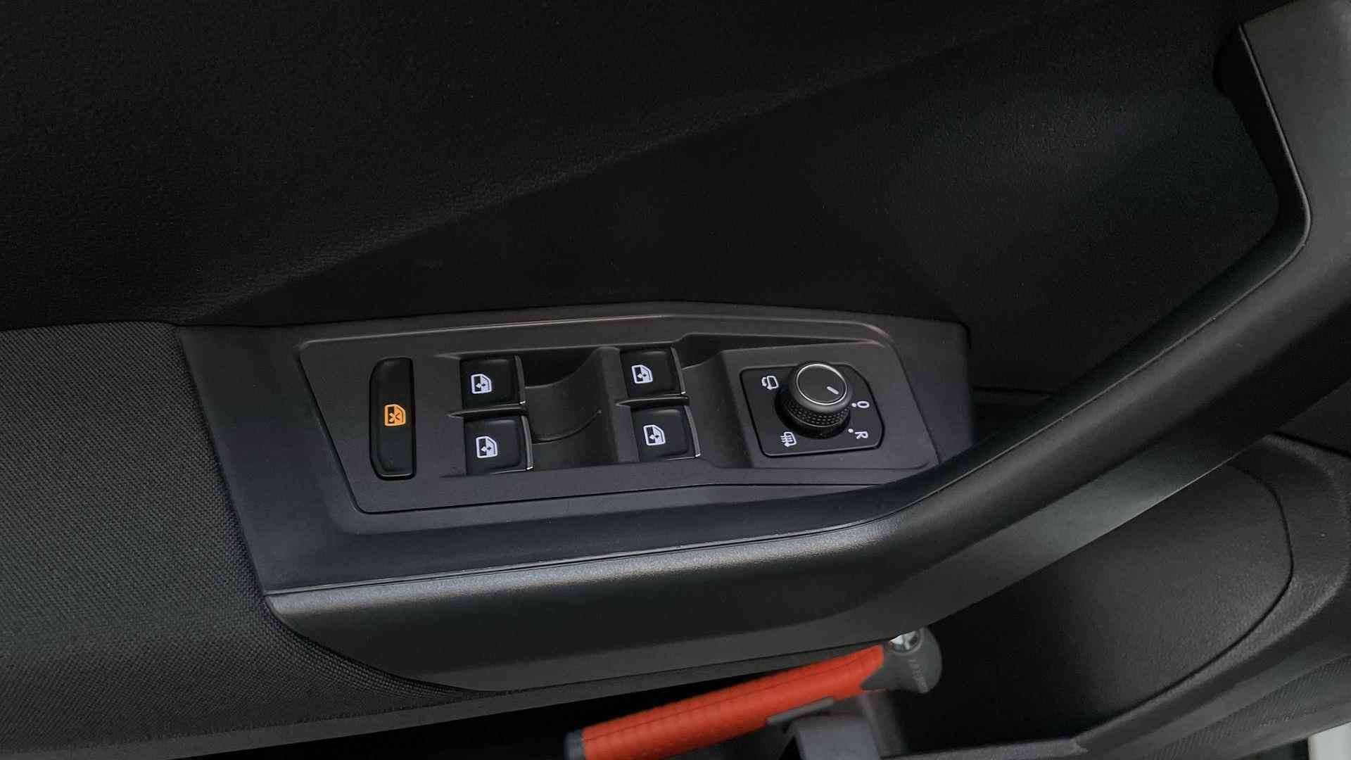 Volkswagen T-Roc 1.0 TSI Style Virtual Cockpit Navigatie Parkeersensoren - 19/24