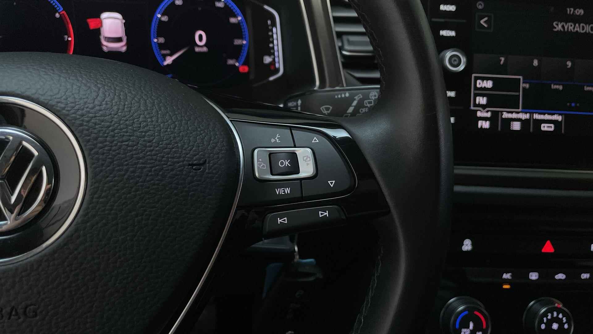 Volkswagen T-Roc 1.0 TSI Style Virtual Cockpit Navigatie Parkeersensoren - 21/24