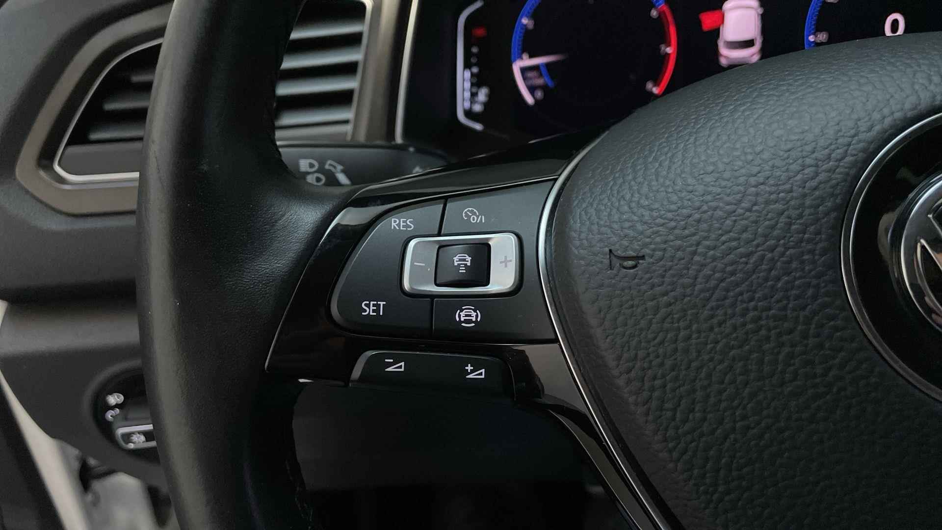 Volkswagen T-Roc 1.0 TSI Style Virtual Cockpit Navigatie Parkeersensoren - 22/24