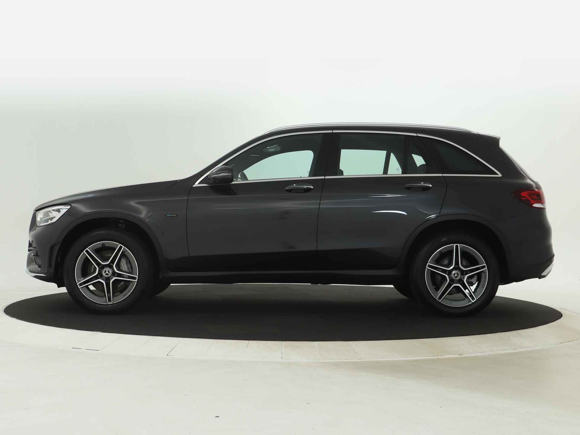 Mercedes-Benz GLC 300 e 4-Matic AMG Sportpakket |  Trekhaak | Augmented Reality | Alarm | 360 gr Camera | Keyless Go | Apple CarPlay | Stoelverwarming | Inclusief 24 maanden MB Certified garantie voor Europa. - 17/48