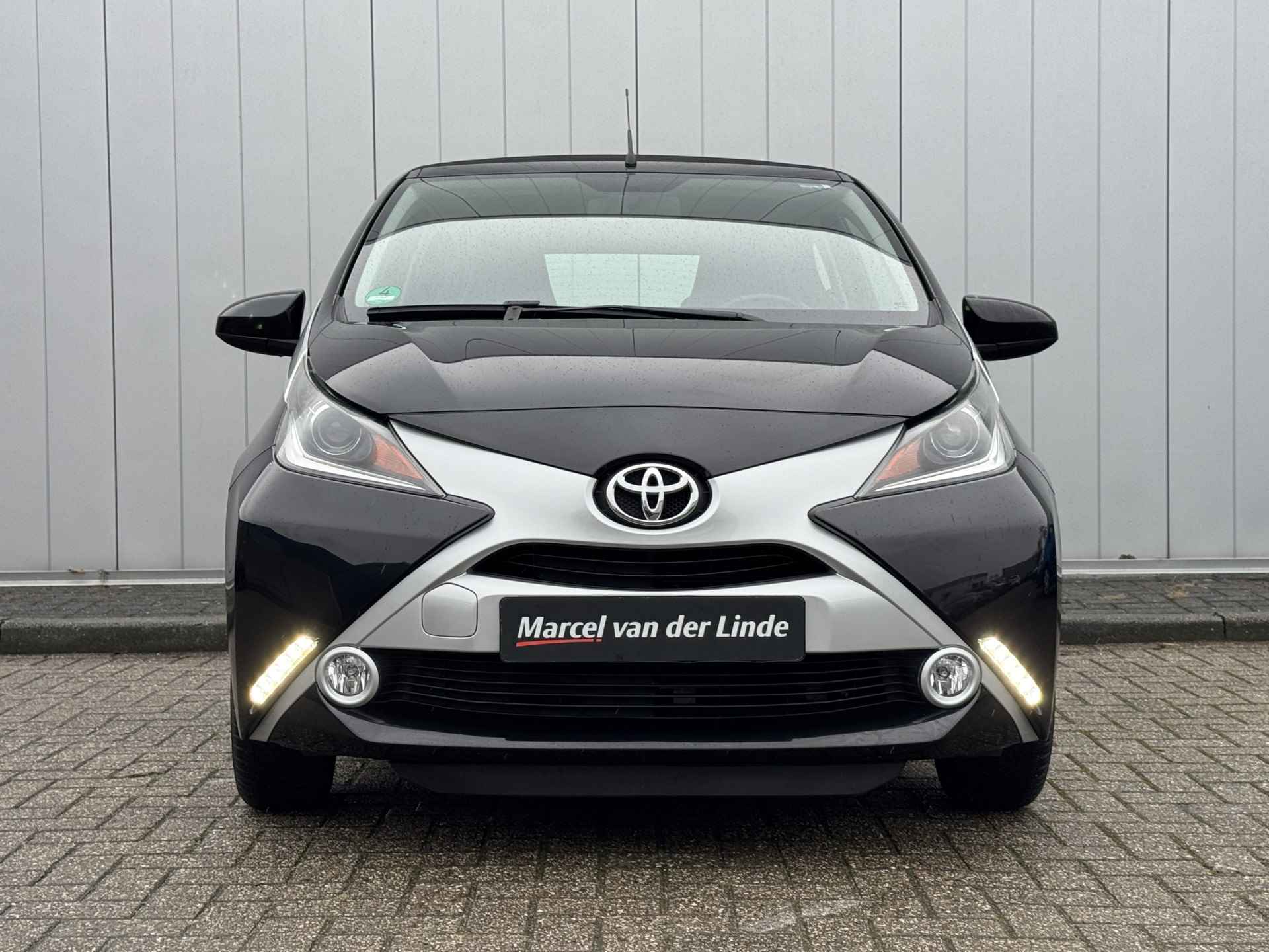 Toyota Aygo 1.0 VVT-i X-Clusiv Cabrio Clima Camera Dealer Onderhouden - 3/17