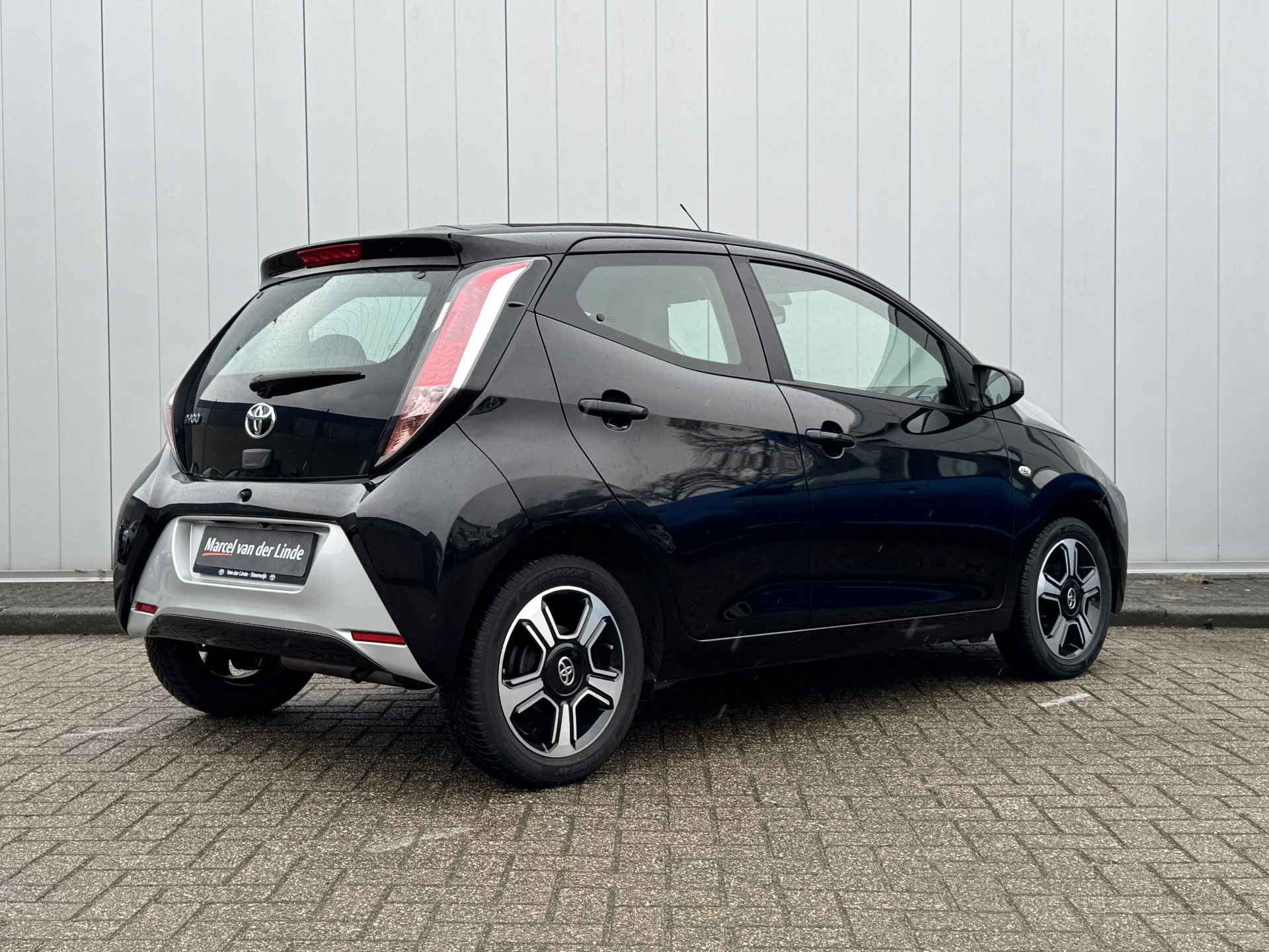 Toyota Aygo 1.0 VVT-i X-Clusiv Cabrio Clima Camera Dealer Onderhouden - 4/17