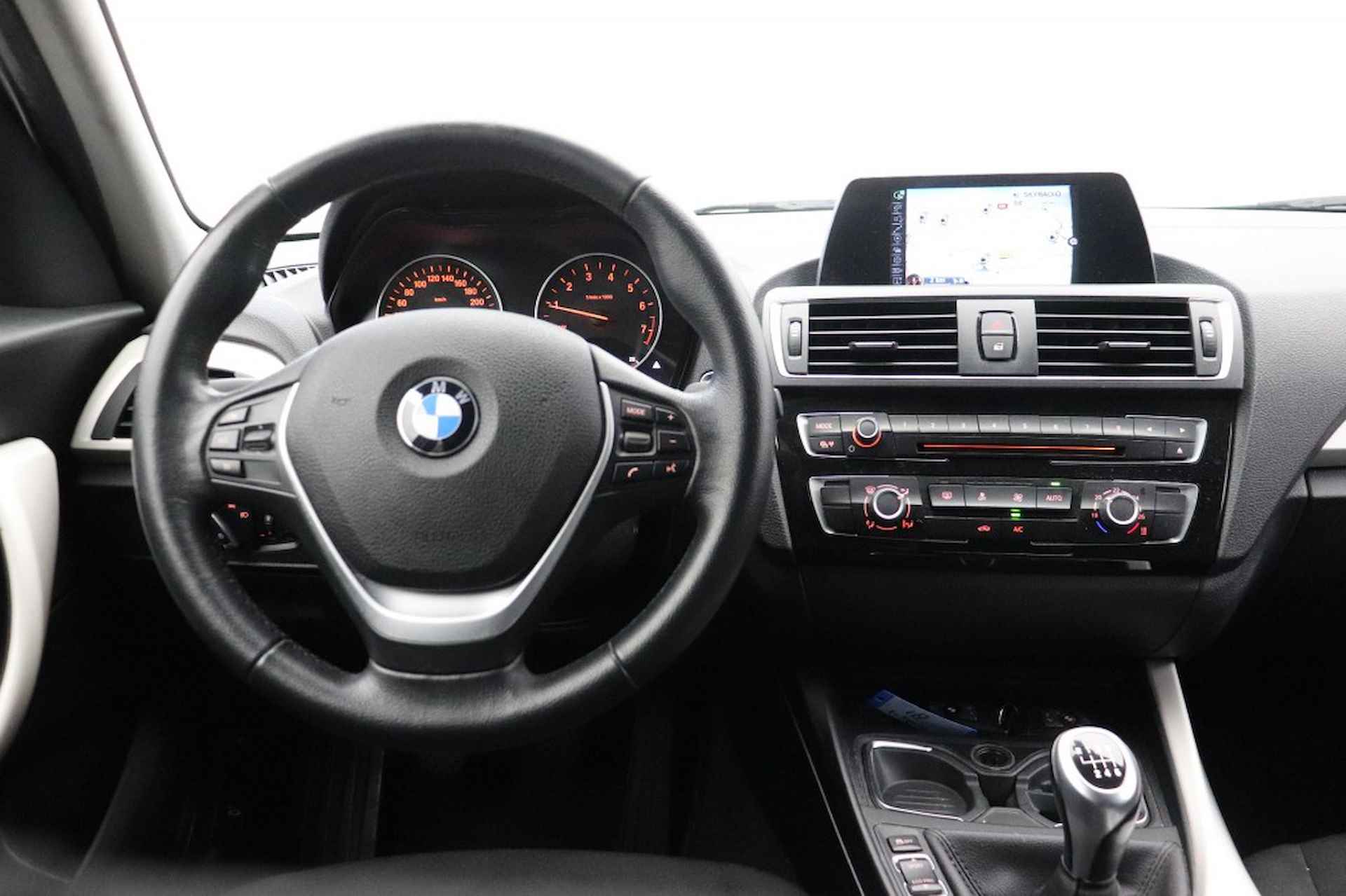BMW 1-serie 116i 5 deurs SportLine - Navi, Clima - 4/24