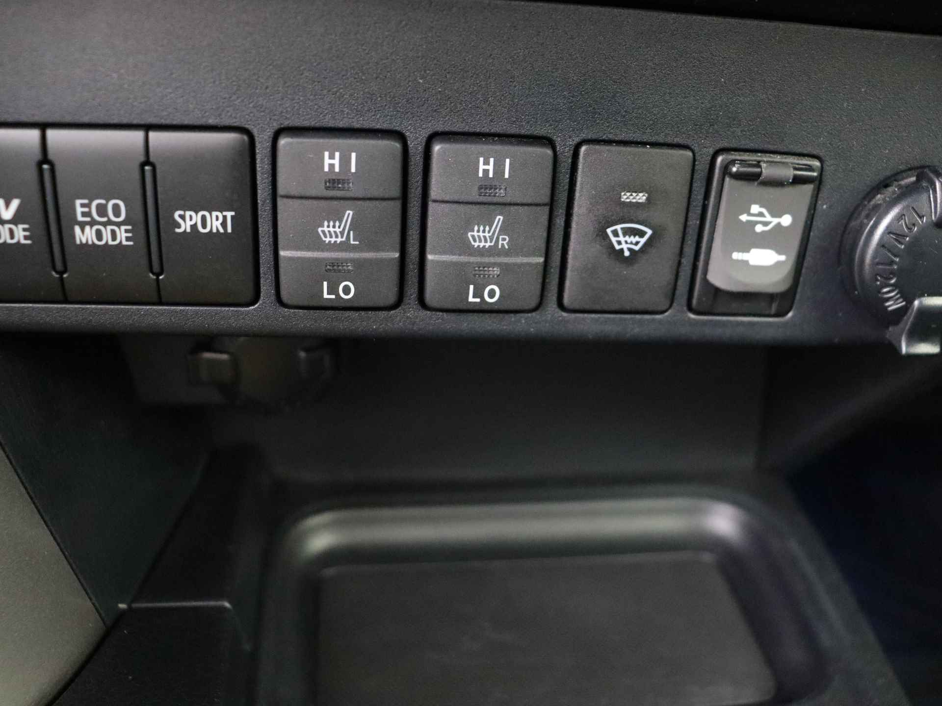 Toyota RAV4 2.5 Hybrid Executive I Climate Control I Cruise Control I Rondom Zicht Camera I Zwart Lederen Bekleding I 1e Eigenaar I Volledig Dealer Onderhouden I Stuur/Voorruit/Stoelverwarming Voor I - 35/50