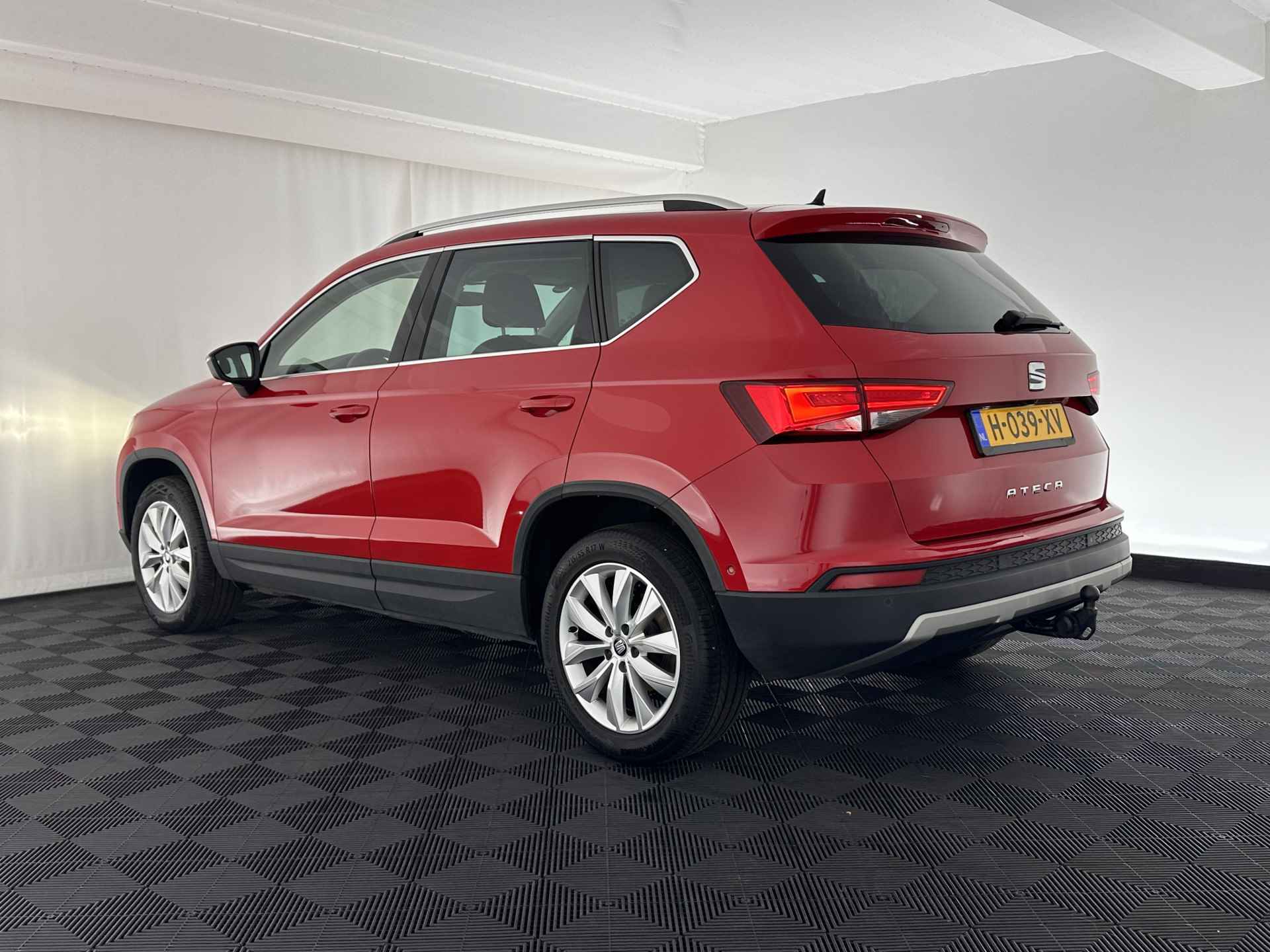 SEAT Ateca 1.0 EcoTSI Style Business Intense *NAVI-FULLMAP | ADAPTIVE-CRUISE | FULL-LED | CAMERA | ECC | DAB | PARKPILOT | APP-CONNECT | COMFORT-SEATS | TOWBAR | 17'' ALU* - 4/29