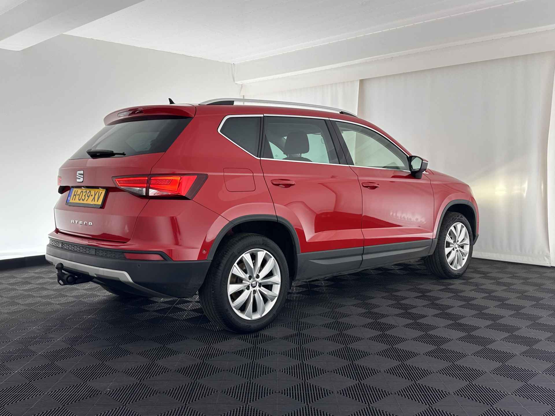 SEAT Ateca 1.0 EcoTSI Style Business Intense *NAVI-FULLMAP | ADAPTIVE-CRUISE | FULL-LED | CAMERA | ECC | DAB | PARKPILOT | APP-CONNECT | COMFORT-SEATS | TOWBAR | 17'' ALU* - 6/29