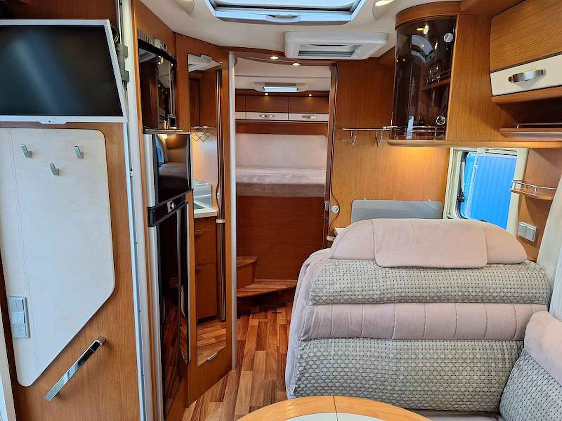 Hymer B 594 -BOVENKASTEN GEEN HEFBED! - 5/25