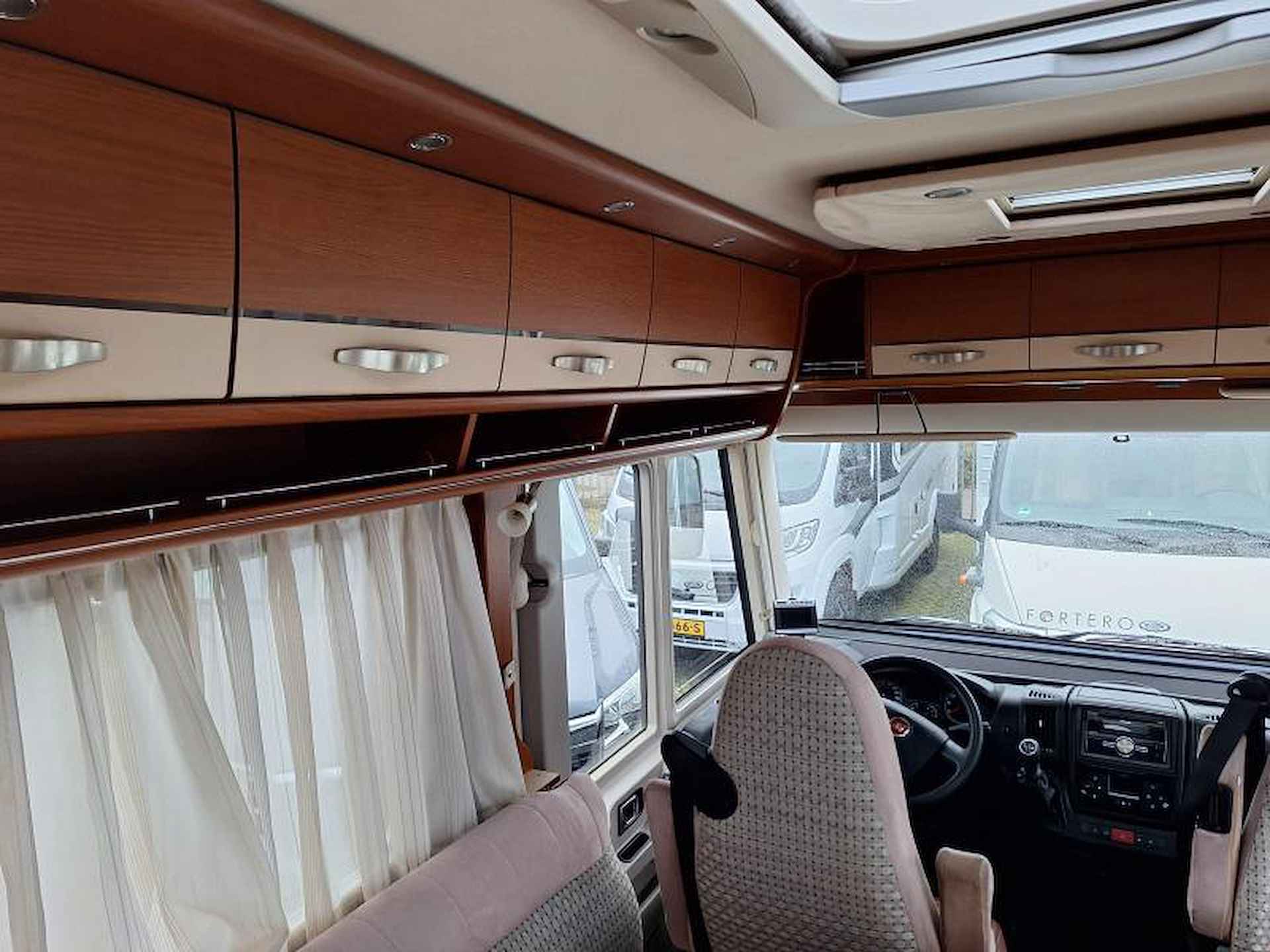 Hymer B 594 -BOVENKASTEN GEEN HEFBED! - 6/25