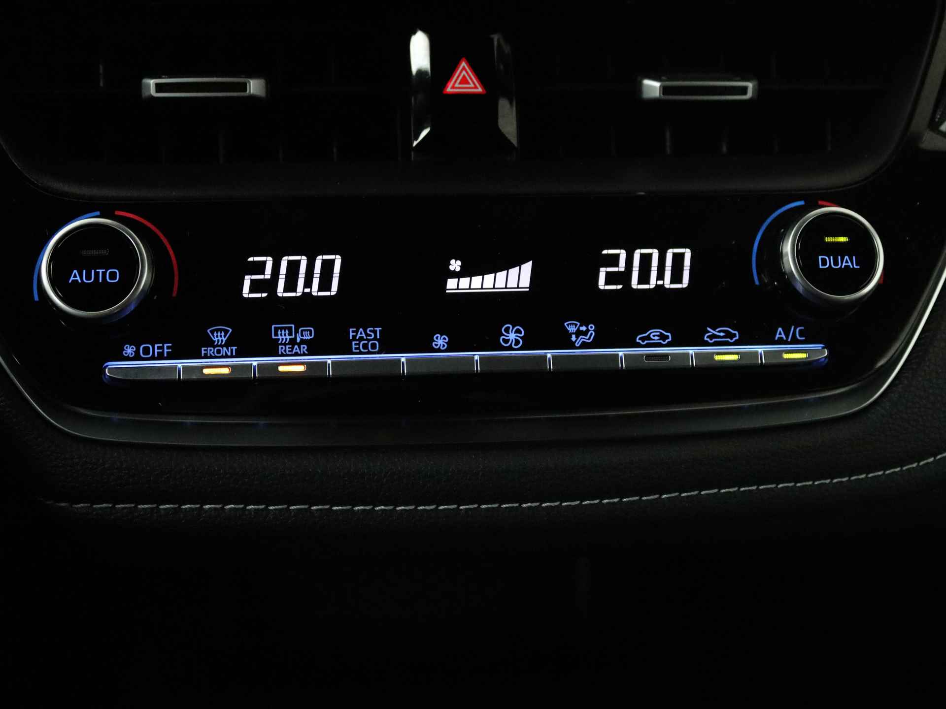 Toyota Corolla 2.0 Hybrid First Edition | Navigatie | Camera | Climate Control | Cruise Control Adaptief | LM velgen | - 11/39