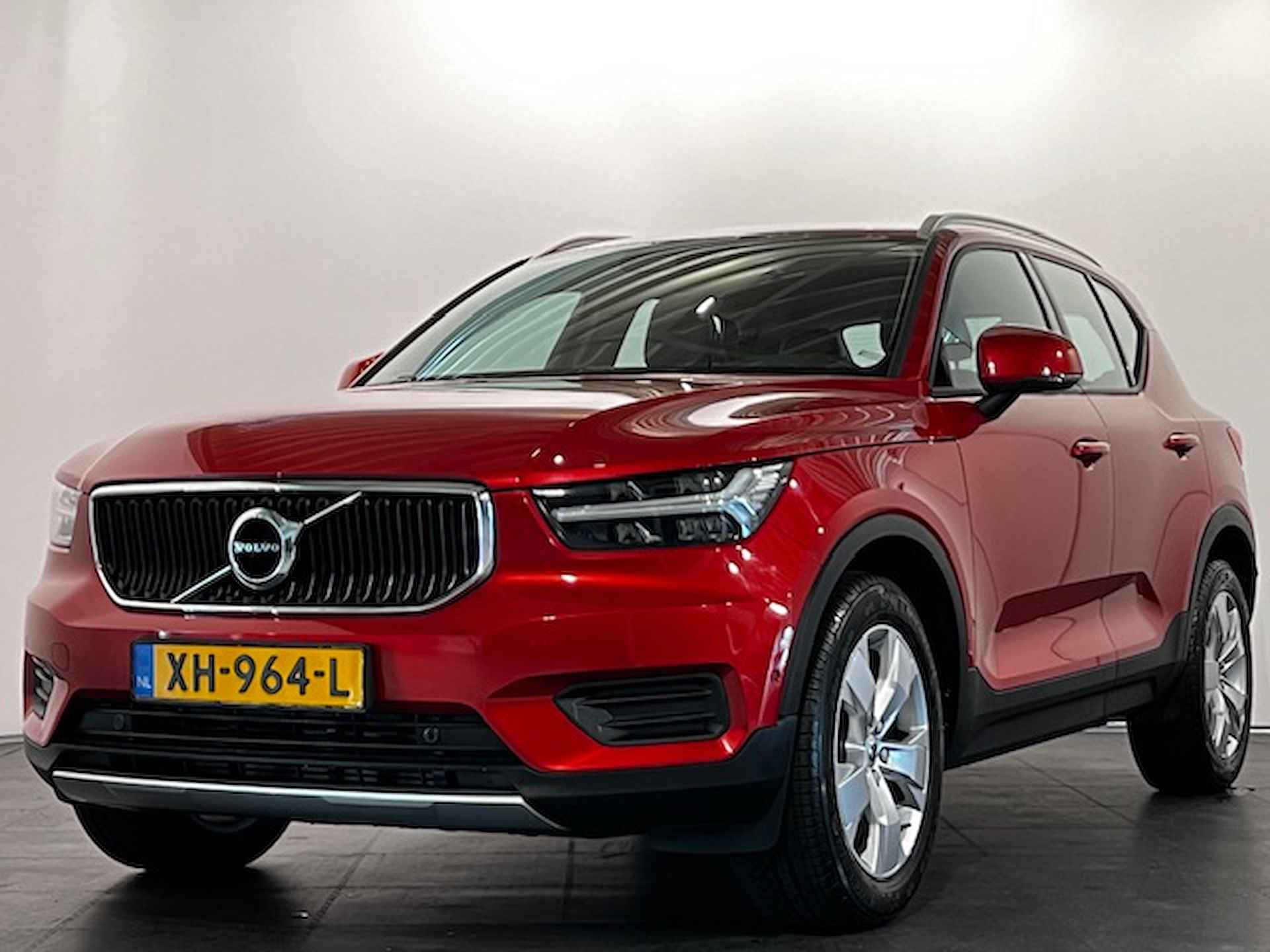 Volvo Xc40 T4 190PK Geartronic MOMENTUM | LEDER | NAVIGATIE | FULL LED | CAMERA | VIRTUAL - 1/47