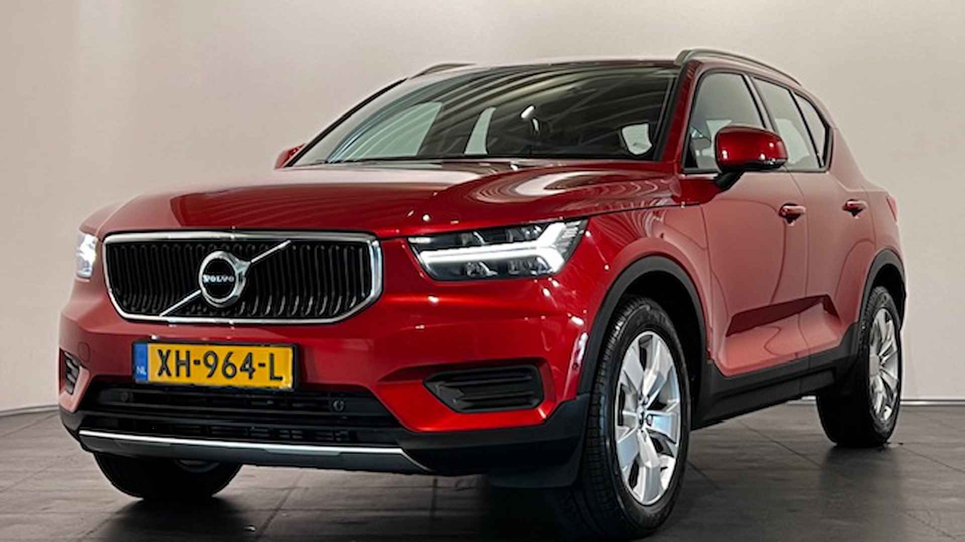 Volvo Xc40 T4 190PK Geartronic MOMENTUM | LEDER | NAVIGATIE | FULL LED | CAMERA | VIRTUAL - 3/47