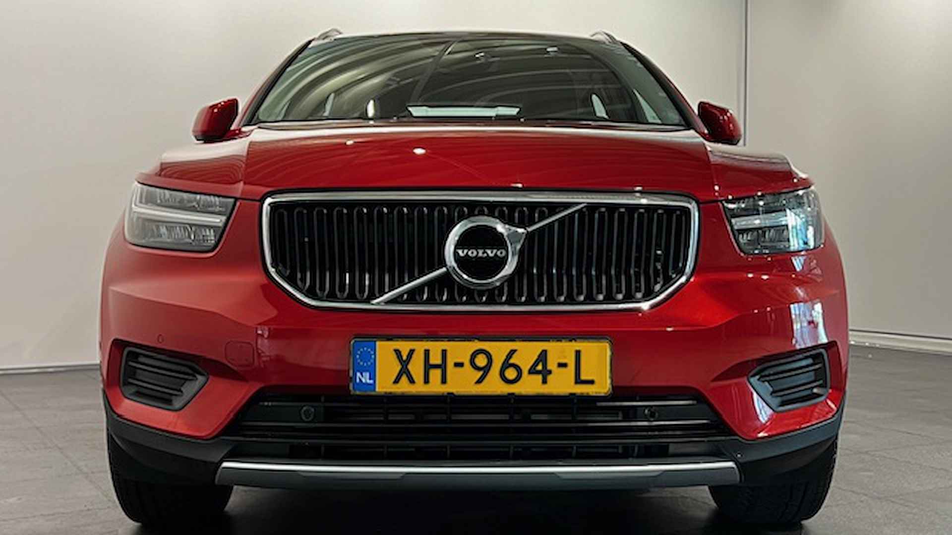 Volvo Xc40 T4 190PK Geartronic MOMENTUM | LEDER | NAVIGATIE | FULL LED | CAMERA | VIRTUAL - 5/47