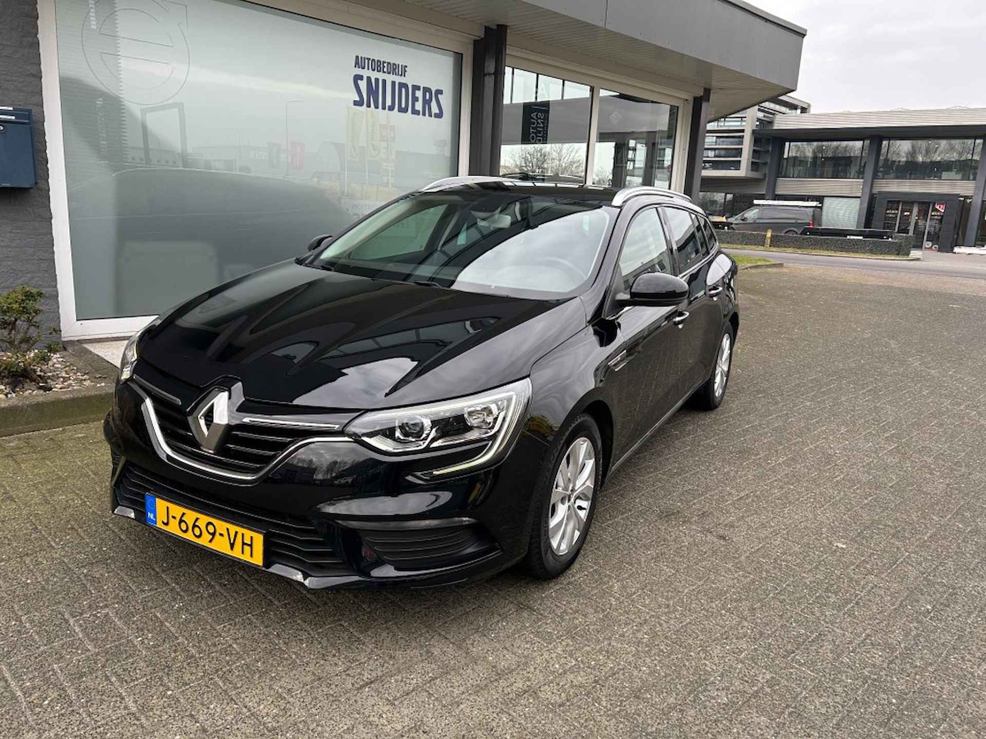 RENAULT Megane 1.3 TCe Limited AUTOMAAT - 2/25