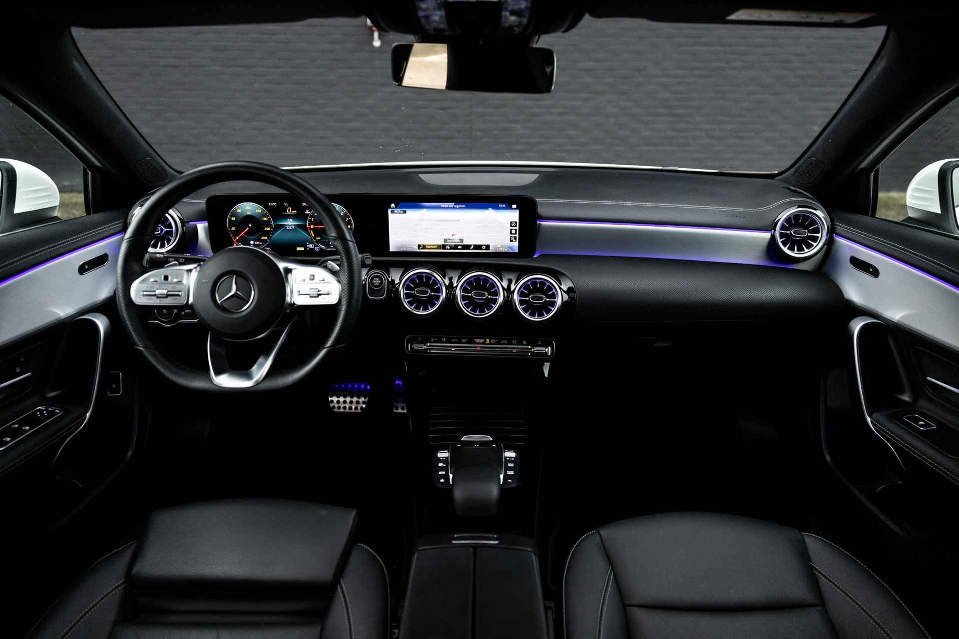 Mercedes-Benz A-klasse 250 e AMG Line | Keyless Entry | Panoramadak | Zwart Leder | 19" LMV | Sfeerverlichting | Ruitensproeier verwarmd | - 9/57