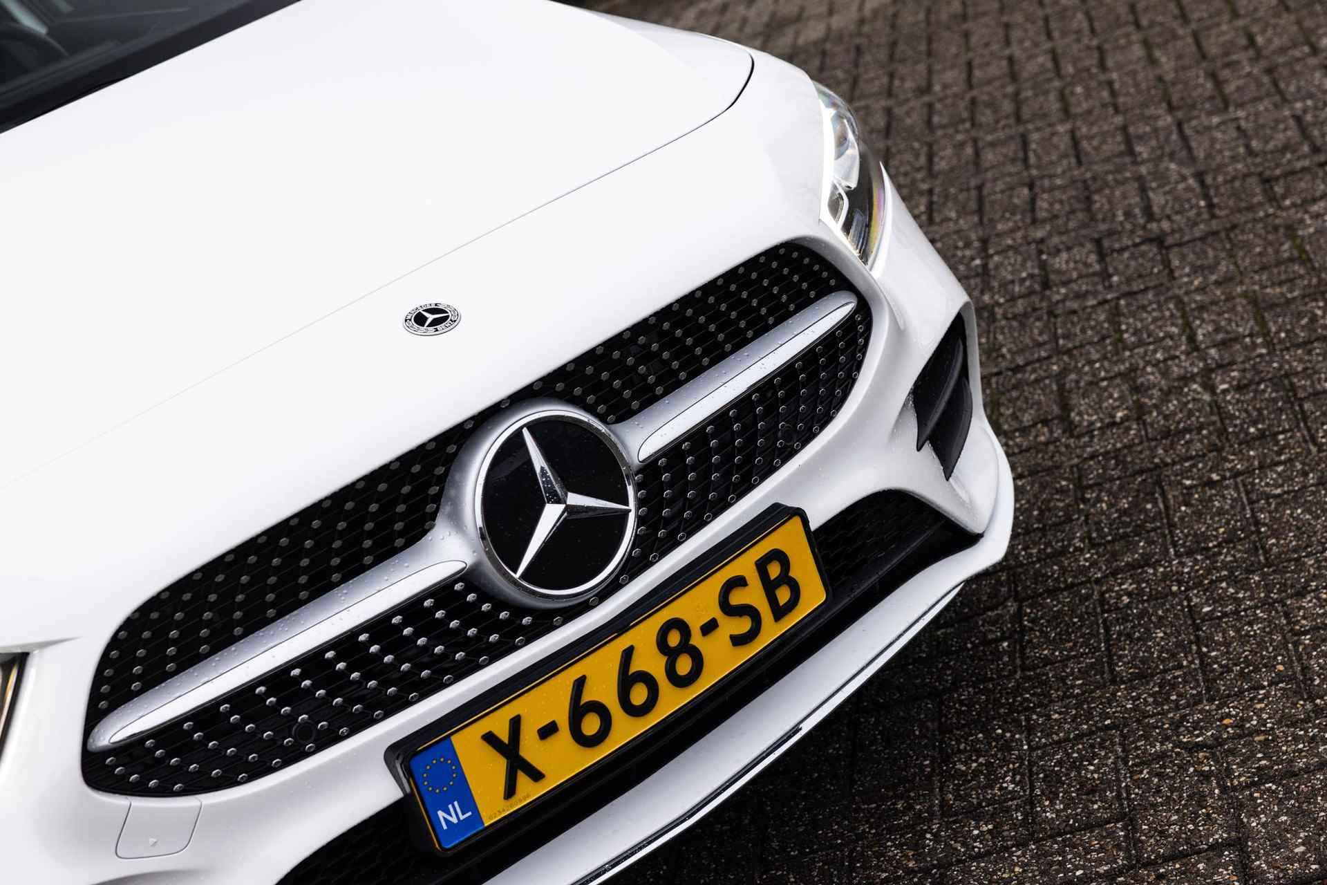Mercedes-Benz A-klasse 250 e AMG Line | Keyless Entry | Panoramadak | Zwart Leder | 19" LMV | Sfeerverlichting | Ruitensproeier verwarmd | - 13/57