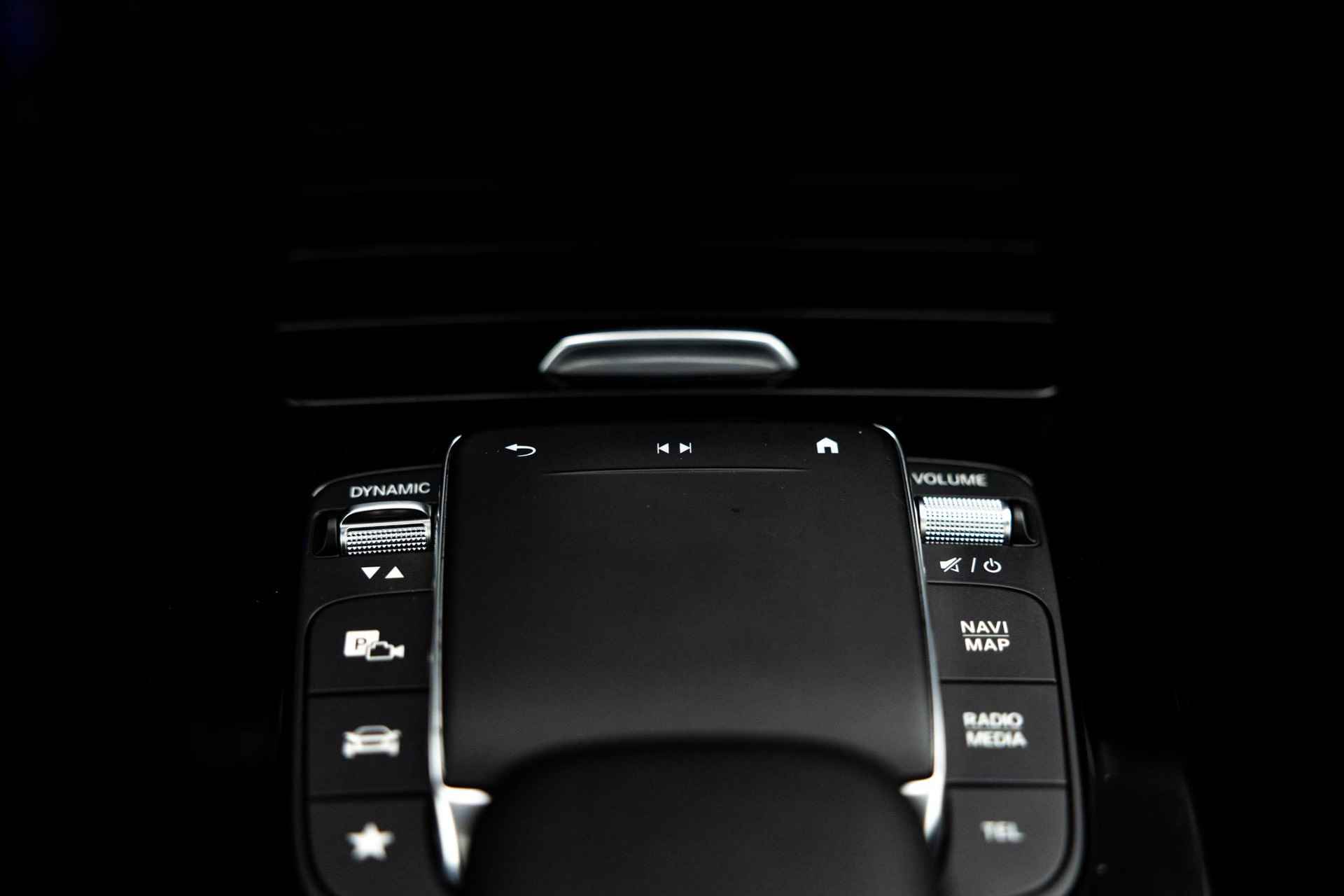 Mercedes-Benz A-klasse 250 e AMG Line | Keyless Entry | Panoramadak | Zwart Leder | 19" LMV | Sfeerverlichting | Ruitensproeier verwarmd | - 40/57