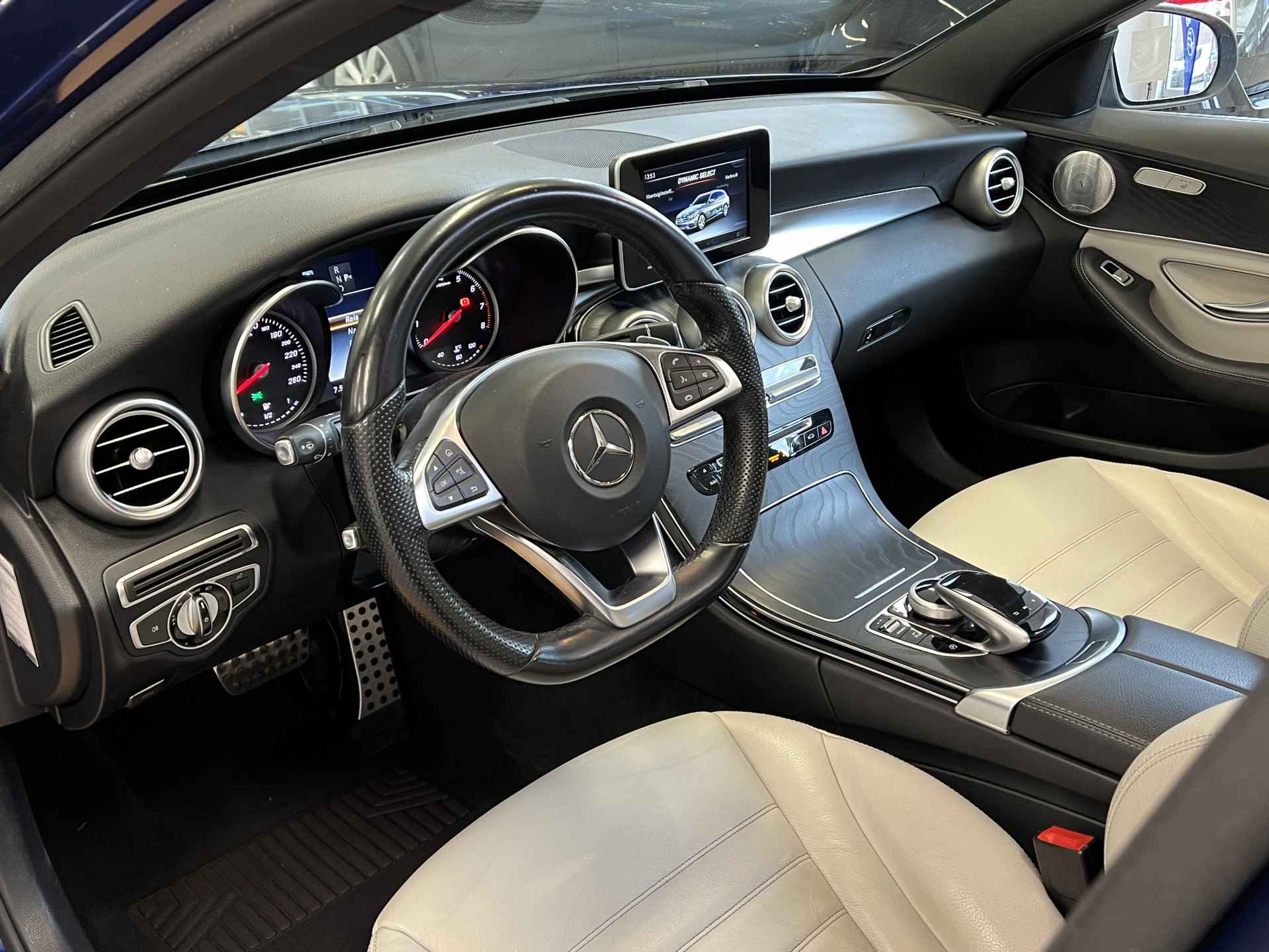 Mercedes-Benz C-Klasse Estate 180 AMG Sport Edition I Burmester audiosysteem I Panorama dak I Keyless entry I - 31/48
