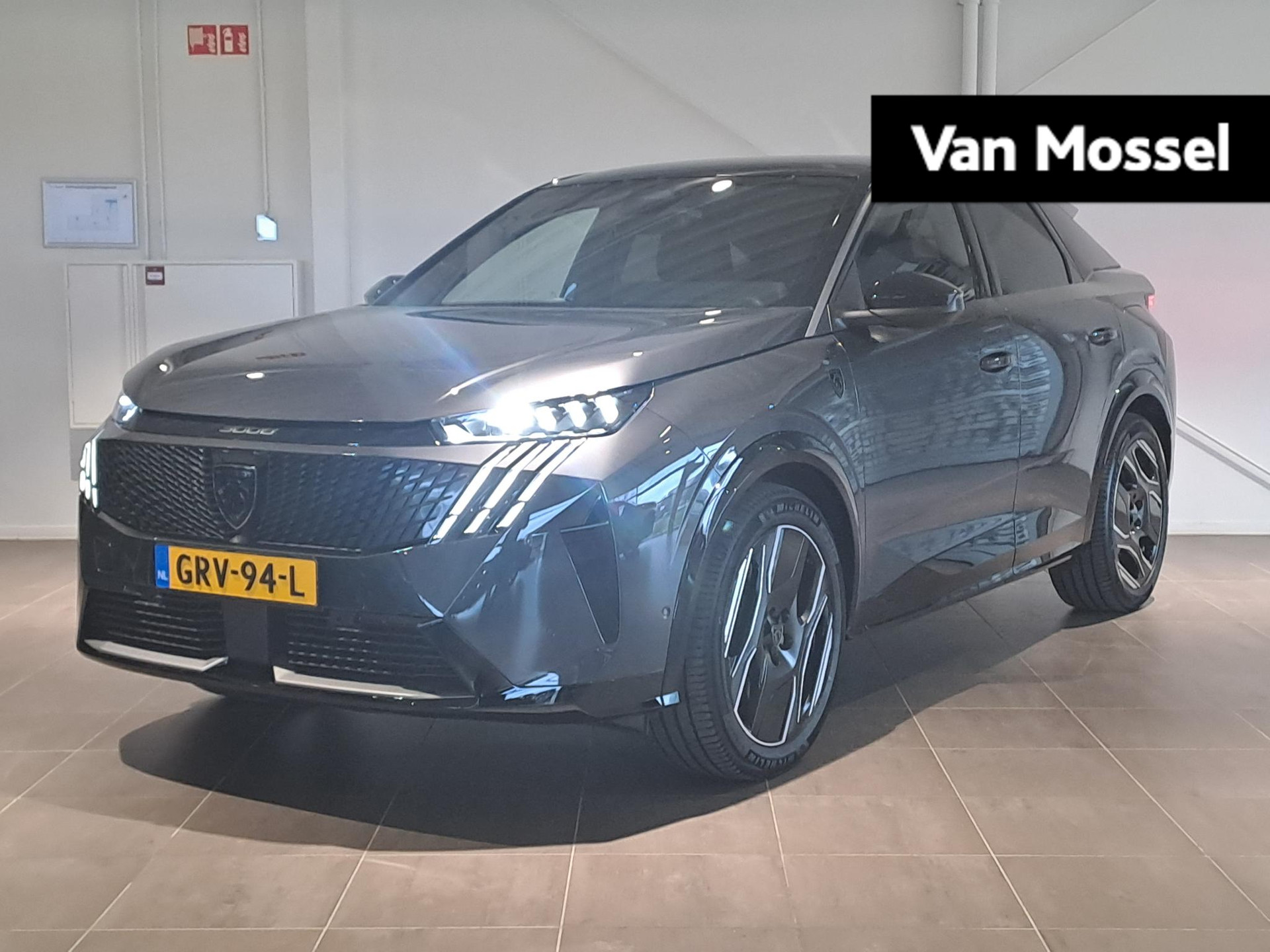 Peugeot e-3008 GT 73 kWh | Nieuwe uitvoering | Nappa Leder bekleding | Elektrisch verstelbare stoelen | Massage functie | 360 camera | Adaptieve Cruise control | Navigatie | Apple Carplay/Android Auto